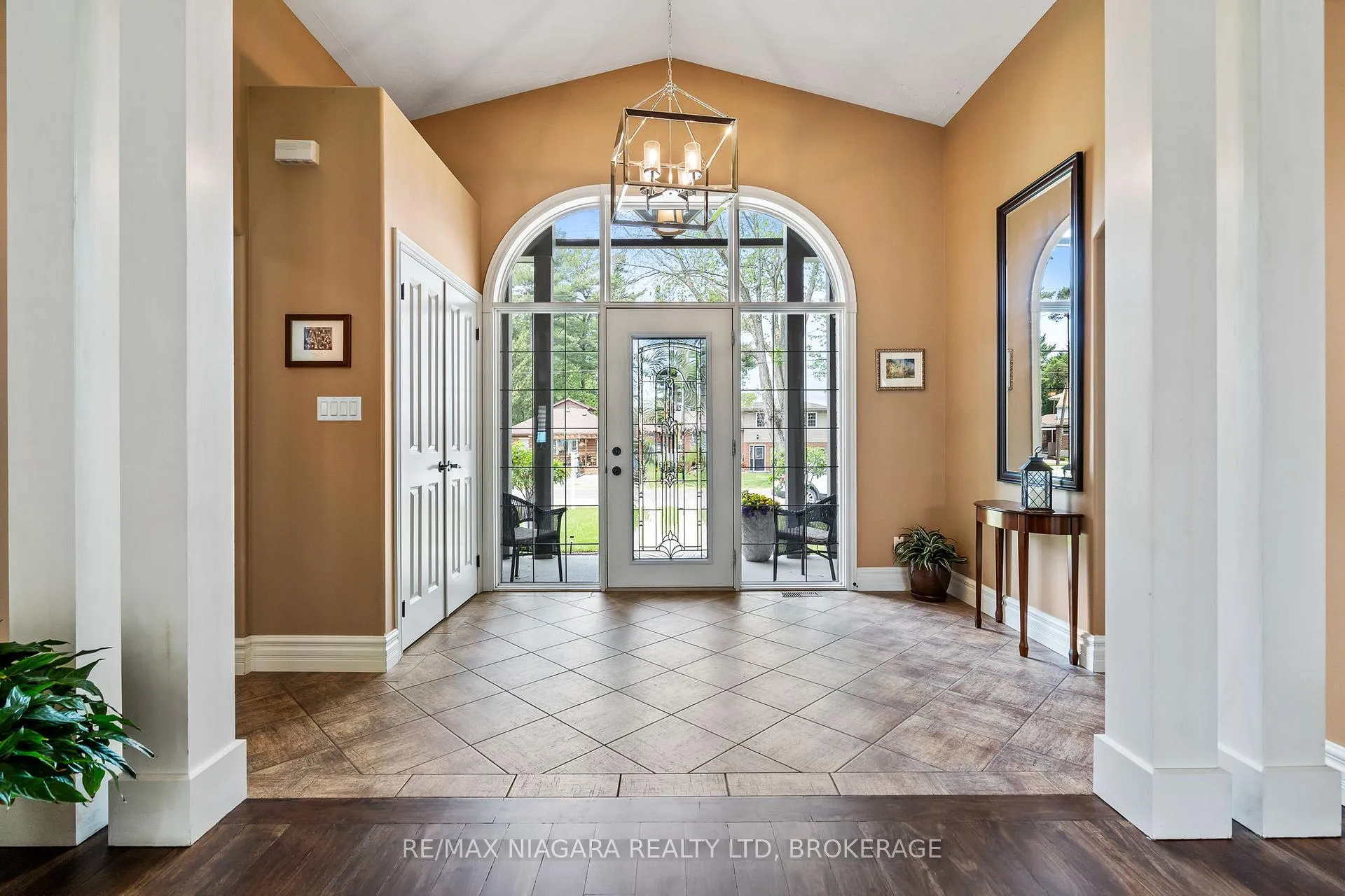 Photo 8 of 47 Rosemount Avenue, Port Colborne, Sugarloaf — HOMEH