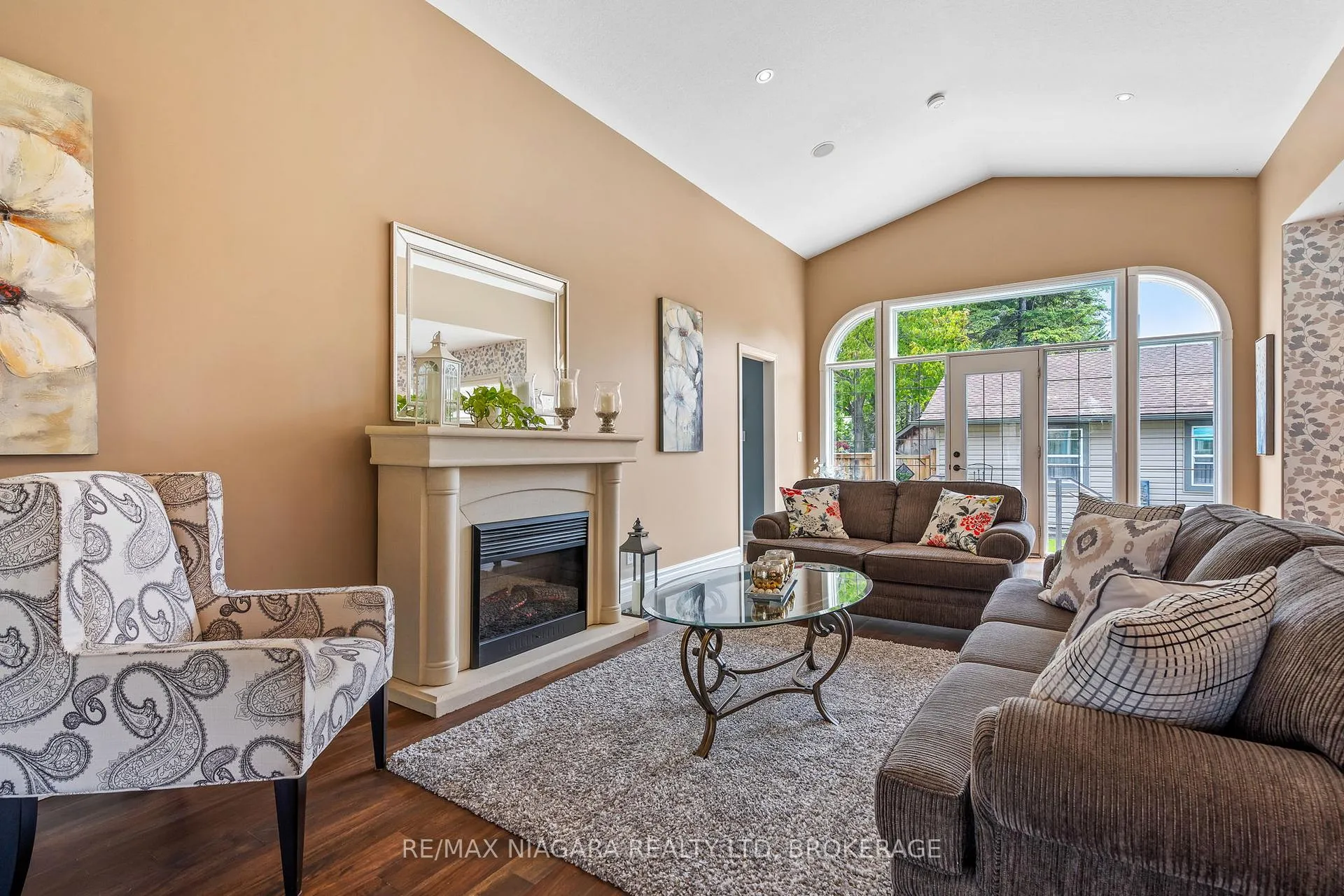 Photo 10 of 47 Rosemount Avenue, Port Colborne, Sugarloaf — HOMEH