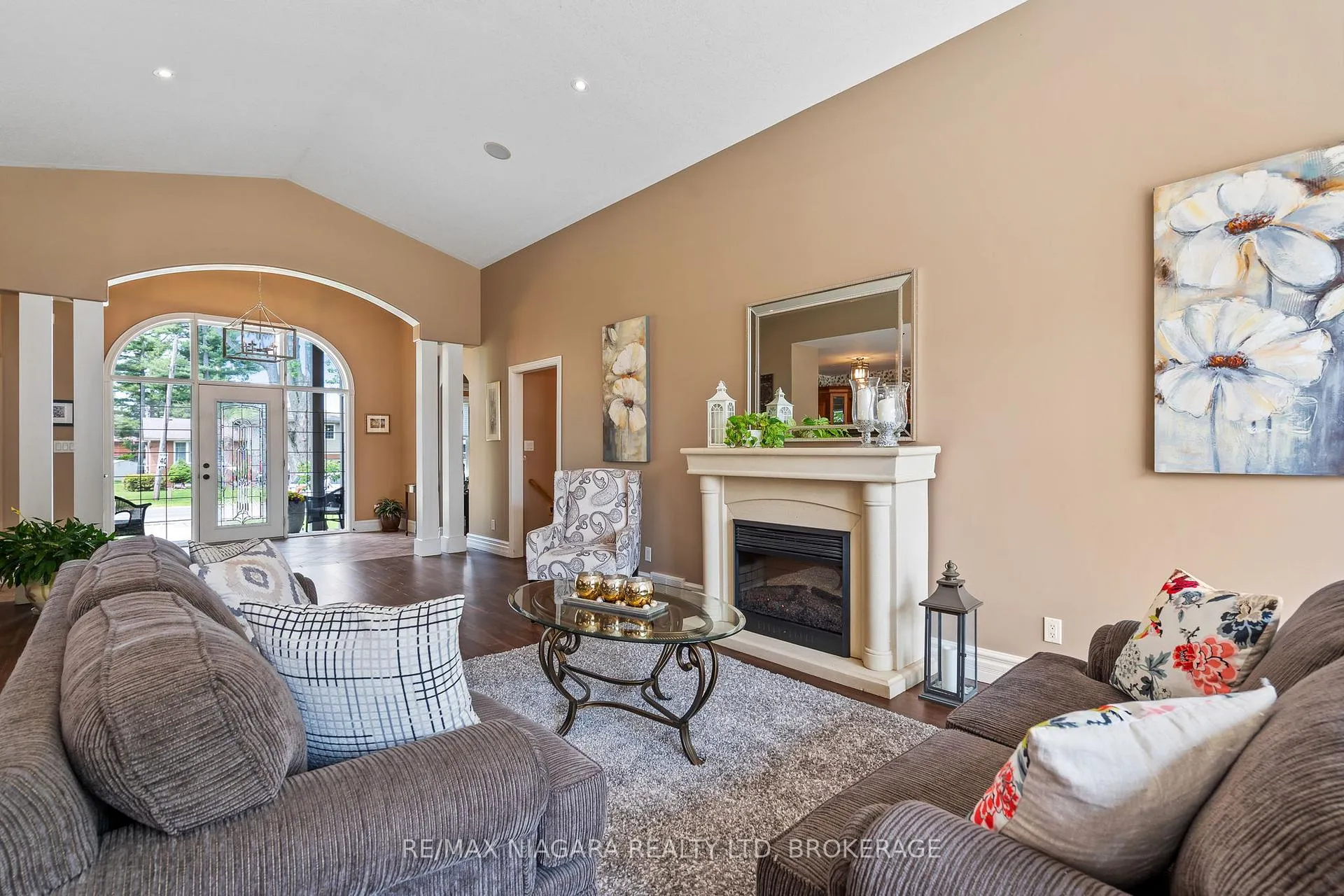 Photo 11 of 47 Rosemount Avenue, Port Colborne, Sugarloaf — HOMEH
