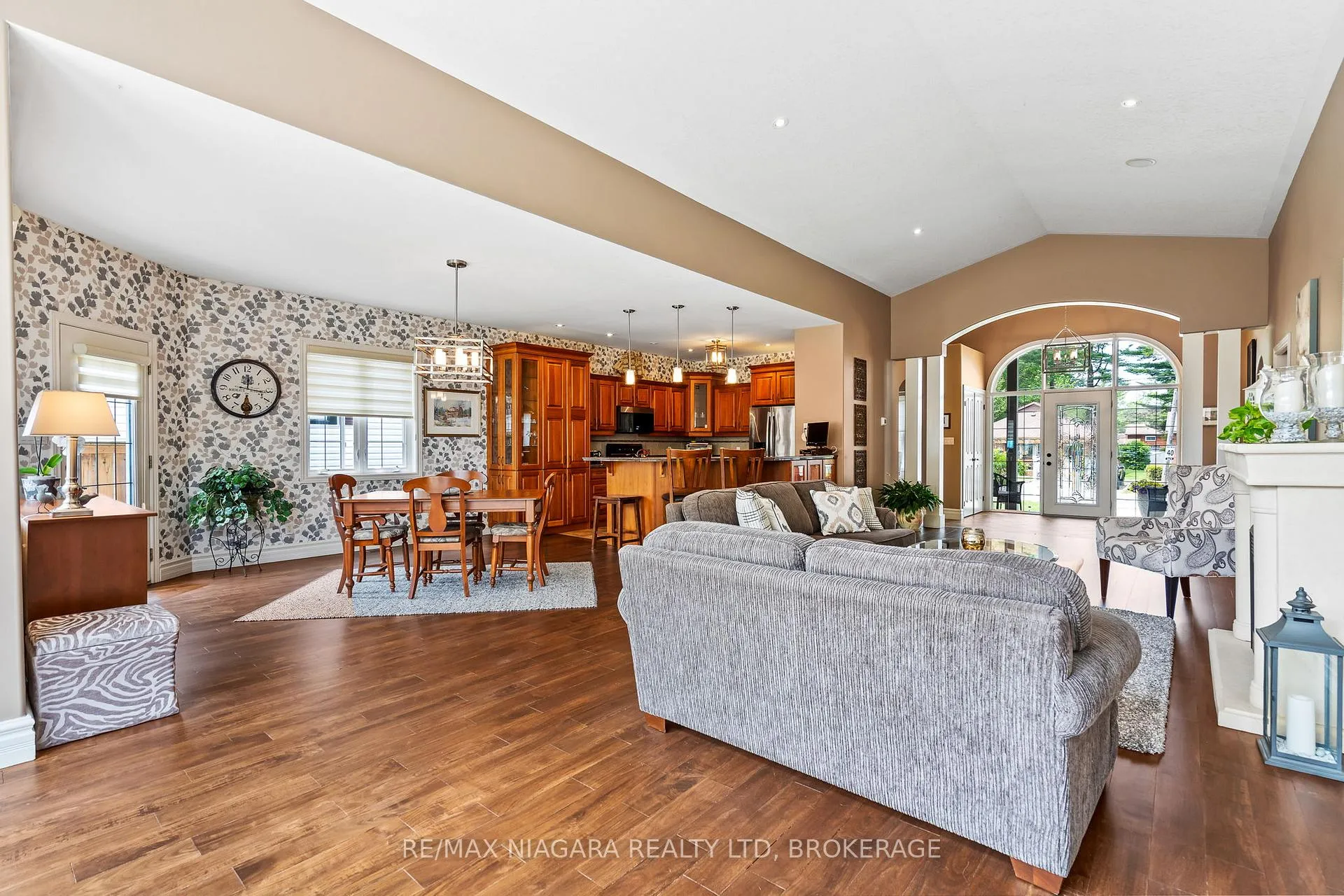 Photo 12 of 47 Rosemount Avenue, Port Colborne, Sugarloaf — HOMEH