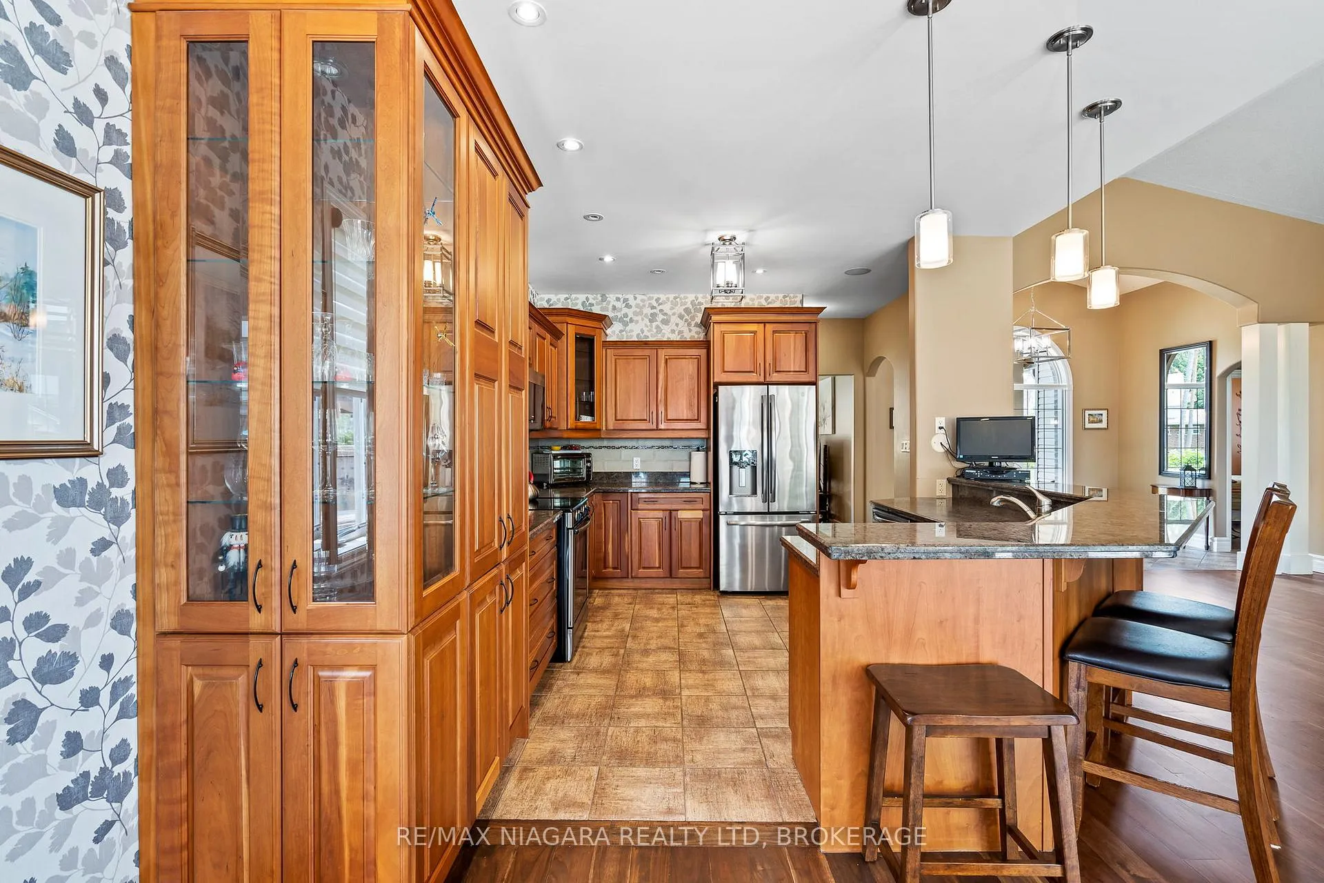 Photo 16 of 47 Rosemount Avenue, Port Colborne, Sugarloaf — HOMEH
