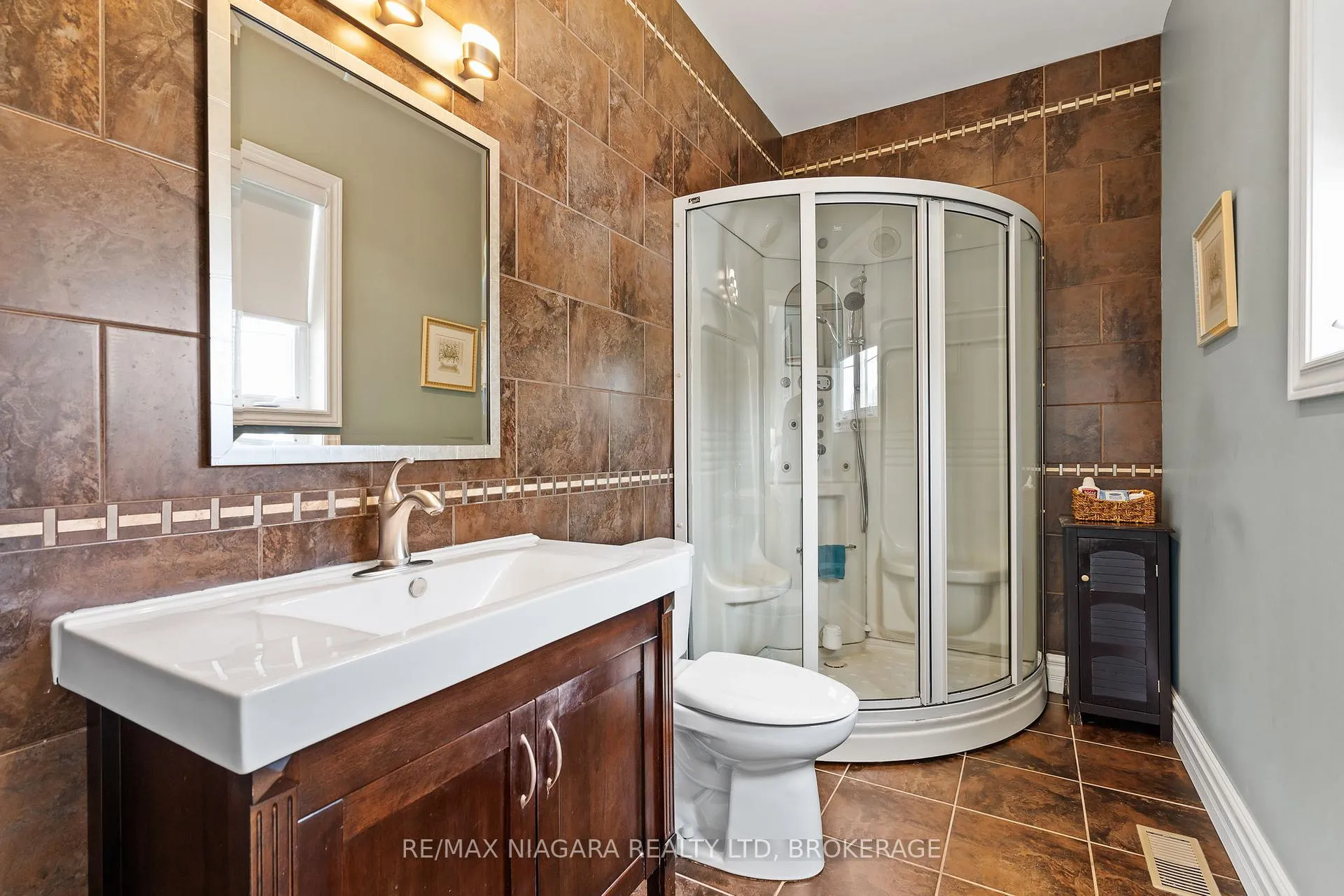 Photo 21 of 47 Rosemount Avenue, Port Colborne, Sugarloaf — HOMEH