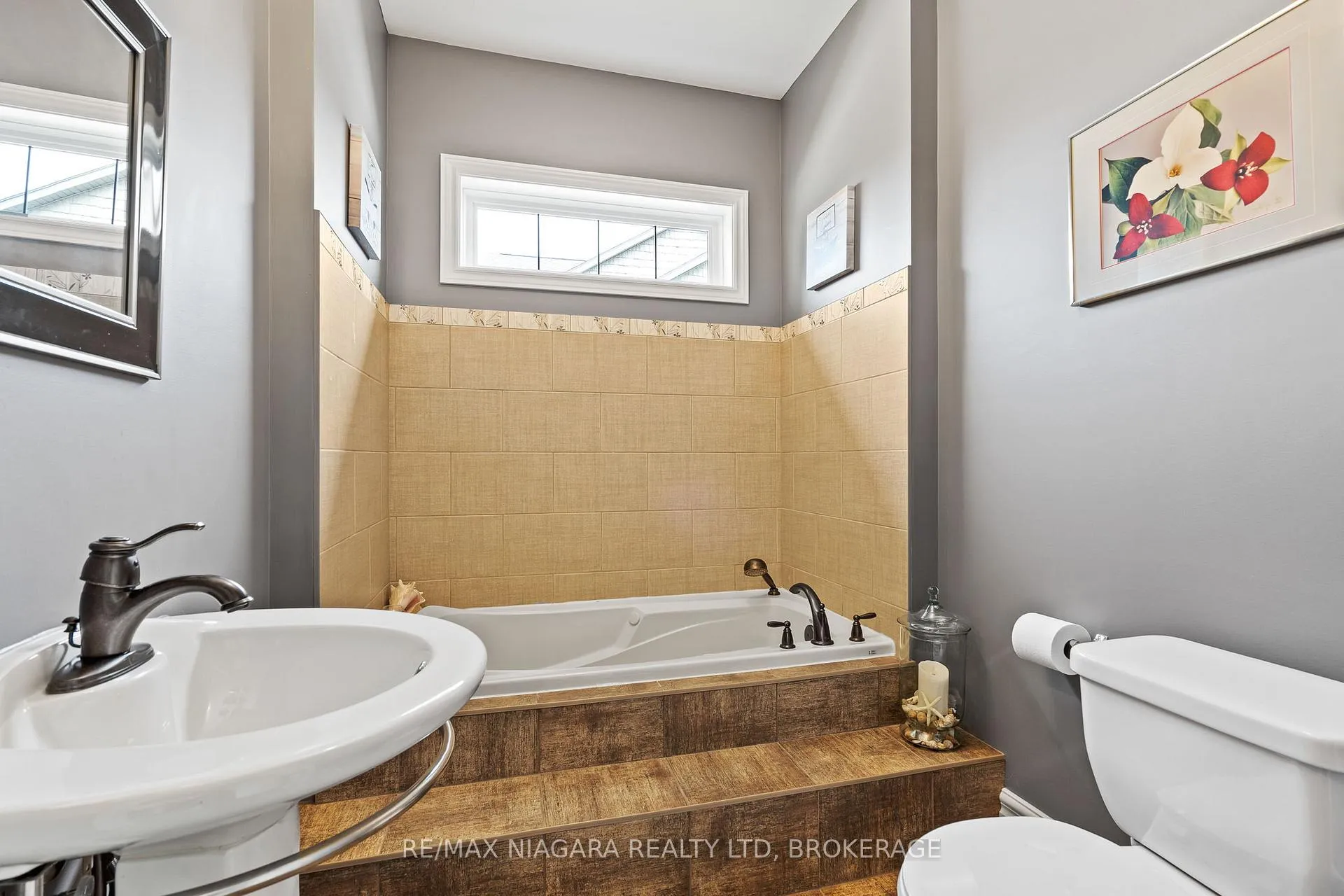 Photo 23 of 47 Rosemount Avenue, Port Colborne, Sugarloaf — HOMEH