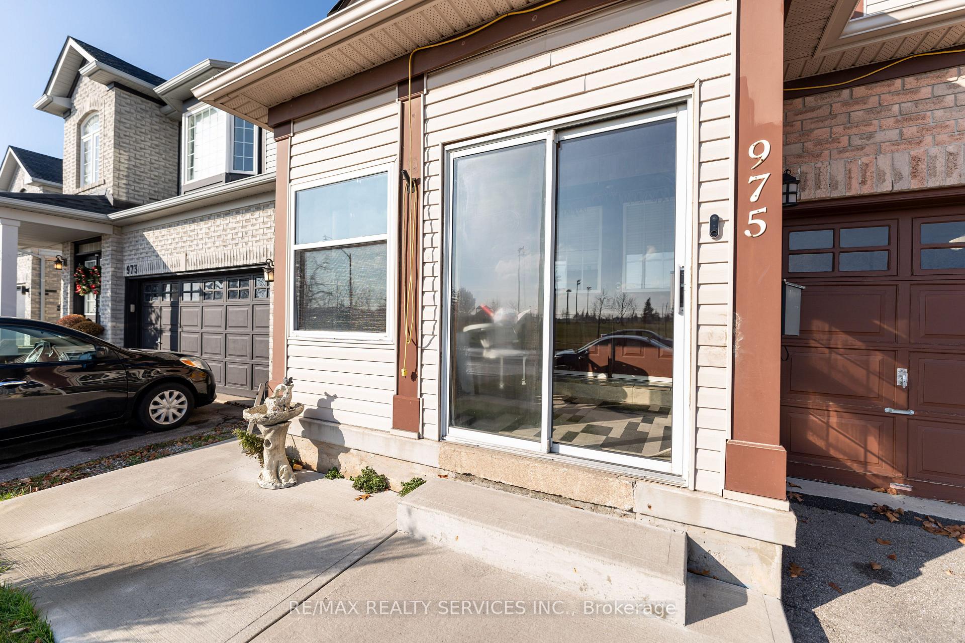 Photo 6 of 975 kennedy Circle, Milton, Coates — HOMEH