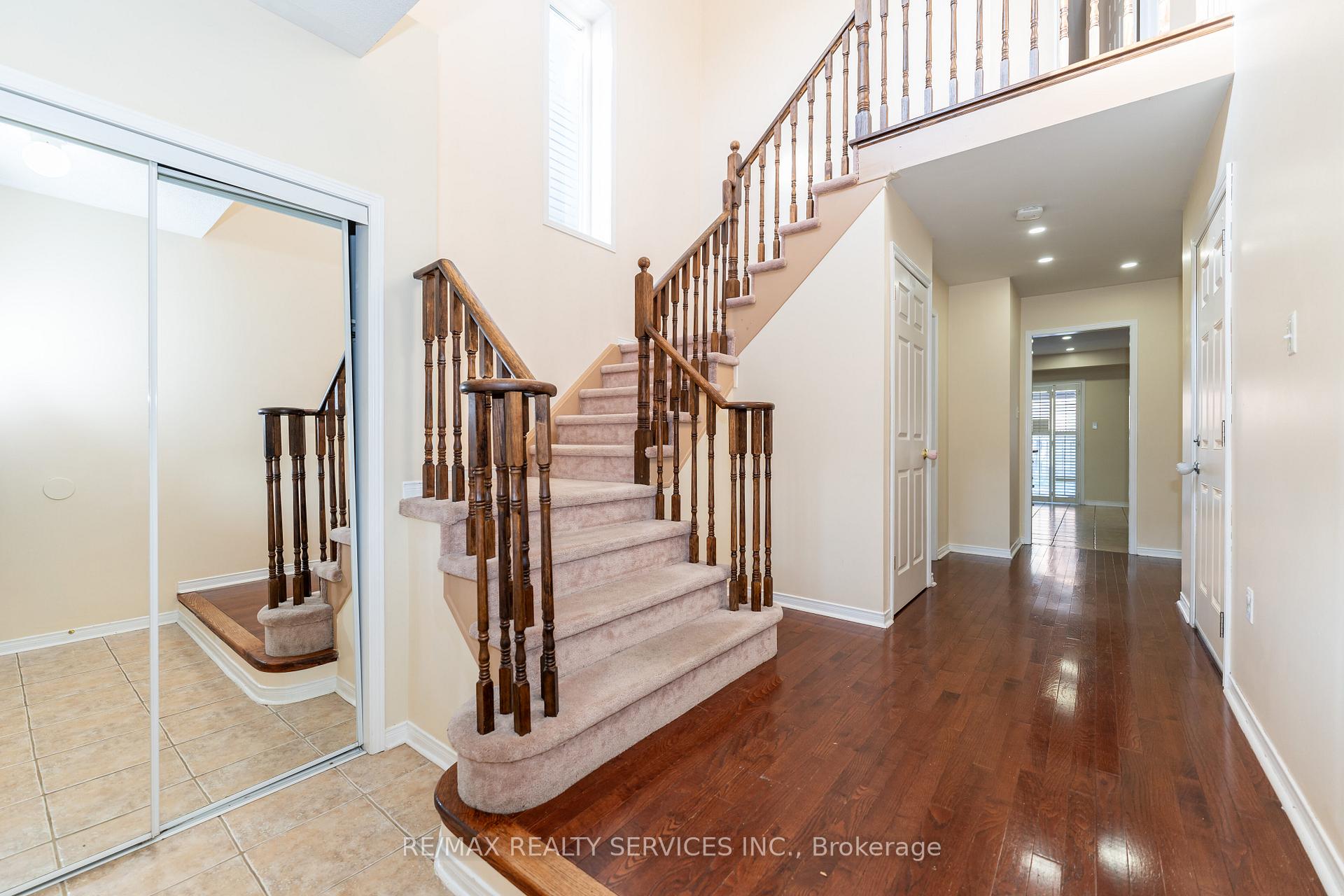 Photo 8 of 975 kennedy Circle, Milton, Coates — HOMEH