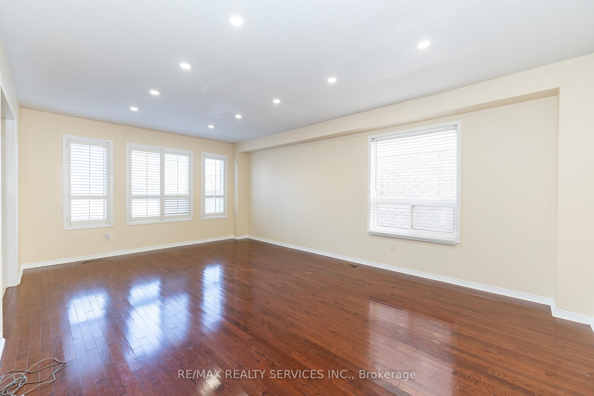 Photo 14 of 975 kennedy Circle, Milton, Coates — HOMEH