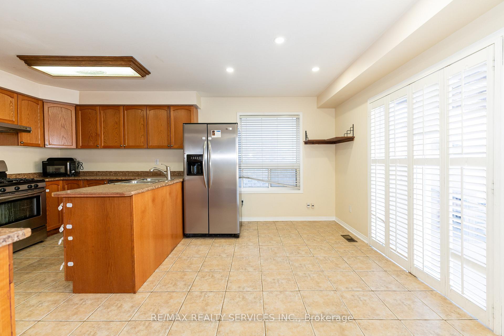 Photo 18 of 975 kennedy Circle, Milton, Coates — HOMEH