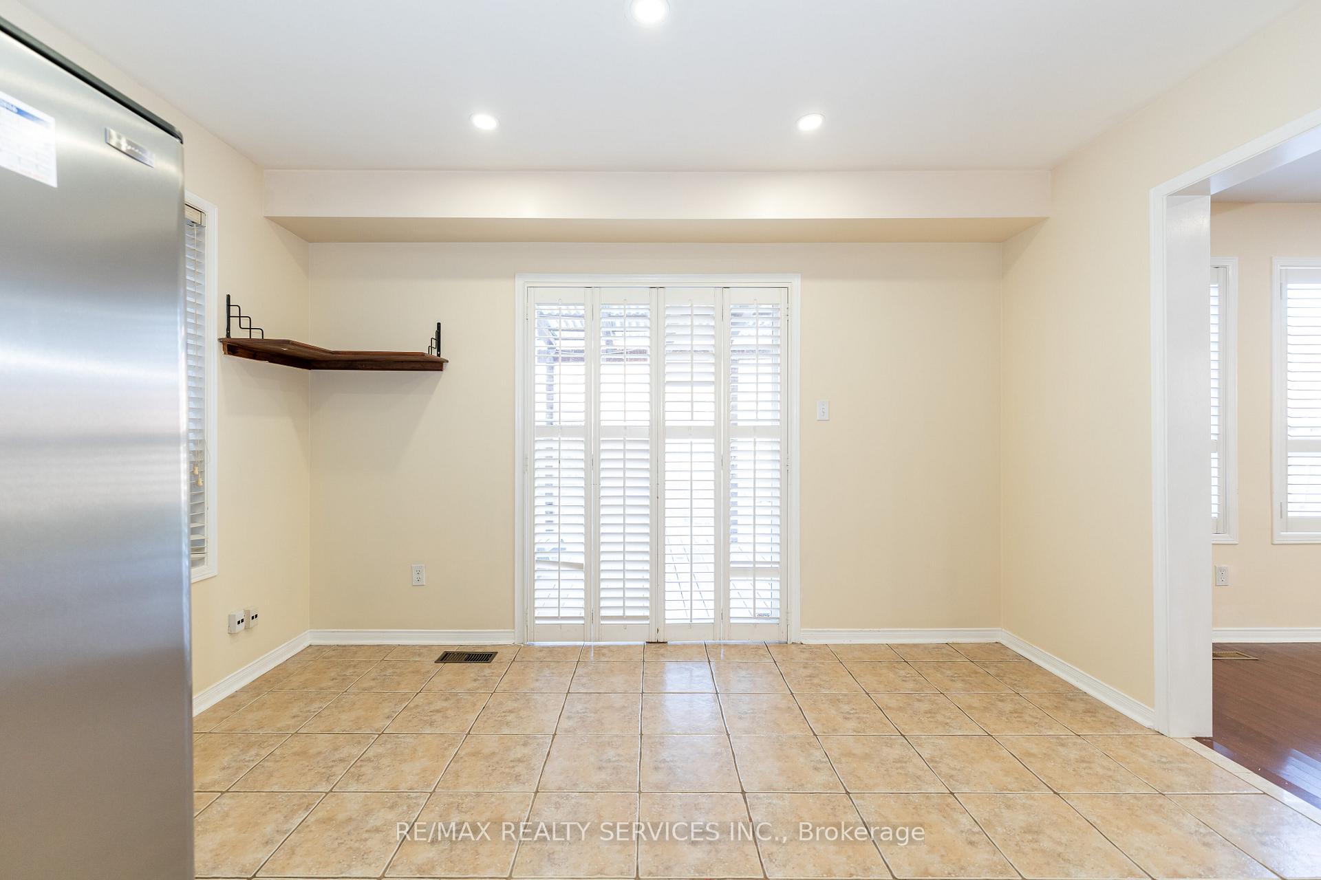 Photo 19 of 975 kennedy Circle, Milton, Coates — HOMEH