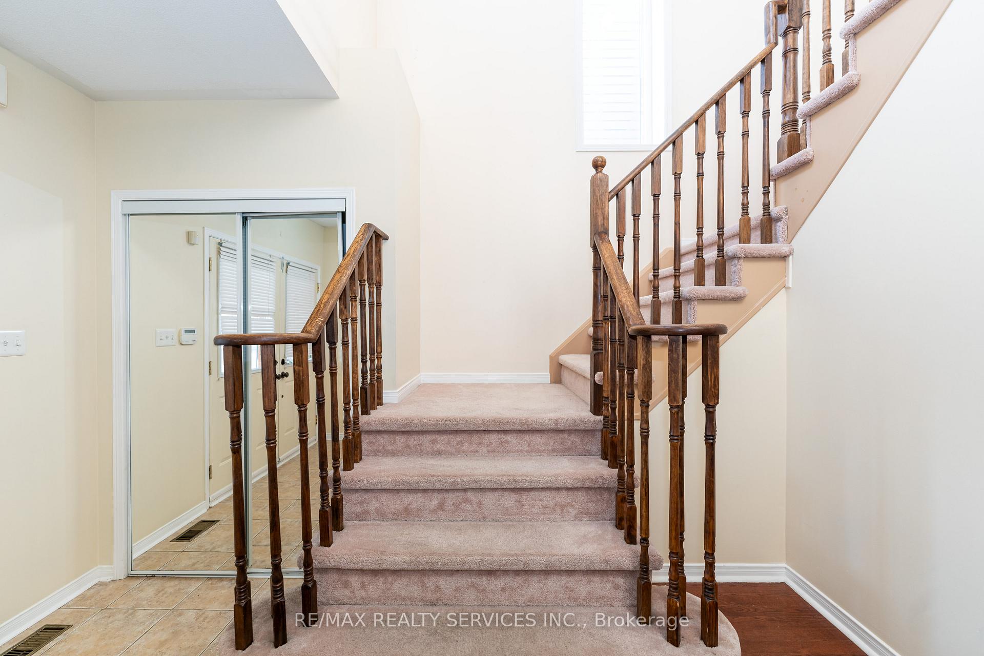 Photo 21 of 975 kennedy Circle, Milton, Coates — HOMEH