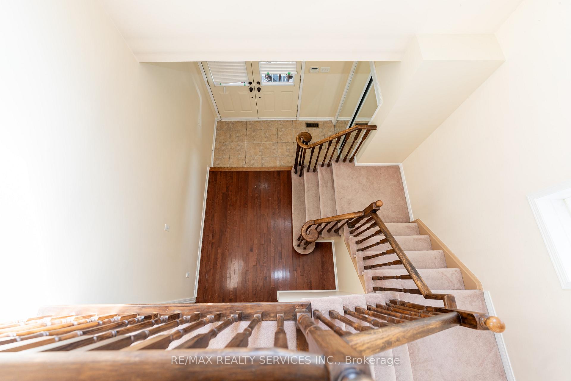 Photo 22 of 975 kennedy Circle, Milton, Coates — HOMEH