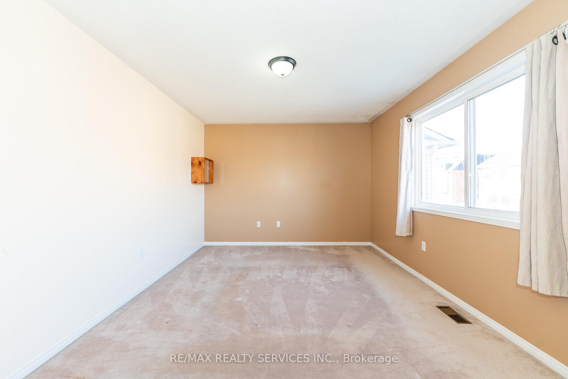 Photo 23 of 975 kennedy Circle, Milton, Coates — HOMEH