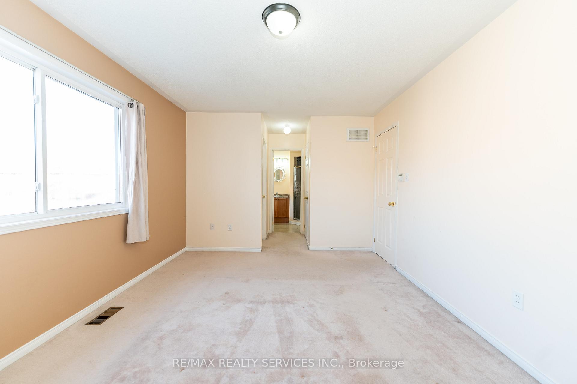 Photo 24 of 975 kennedy Circle, Milton, Coates — HOMEH