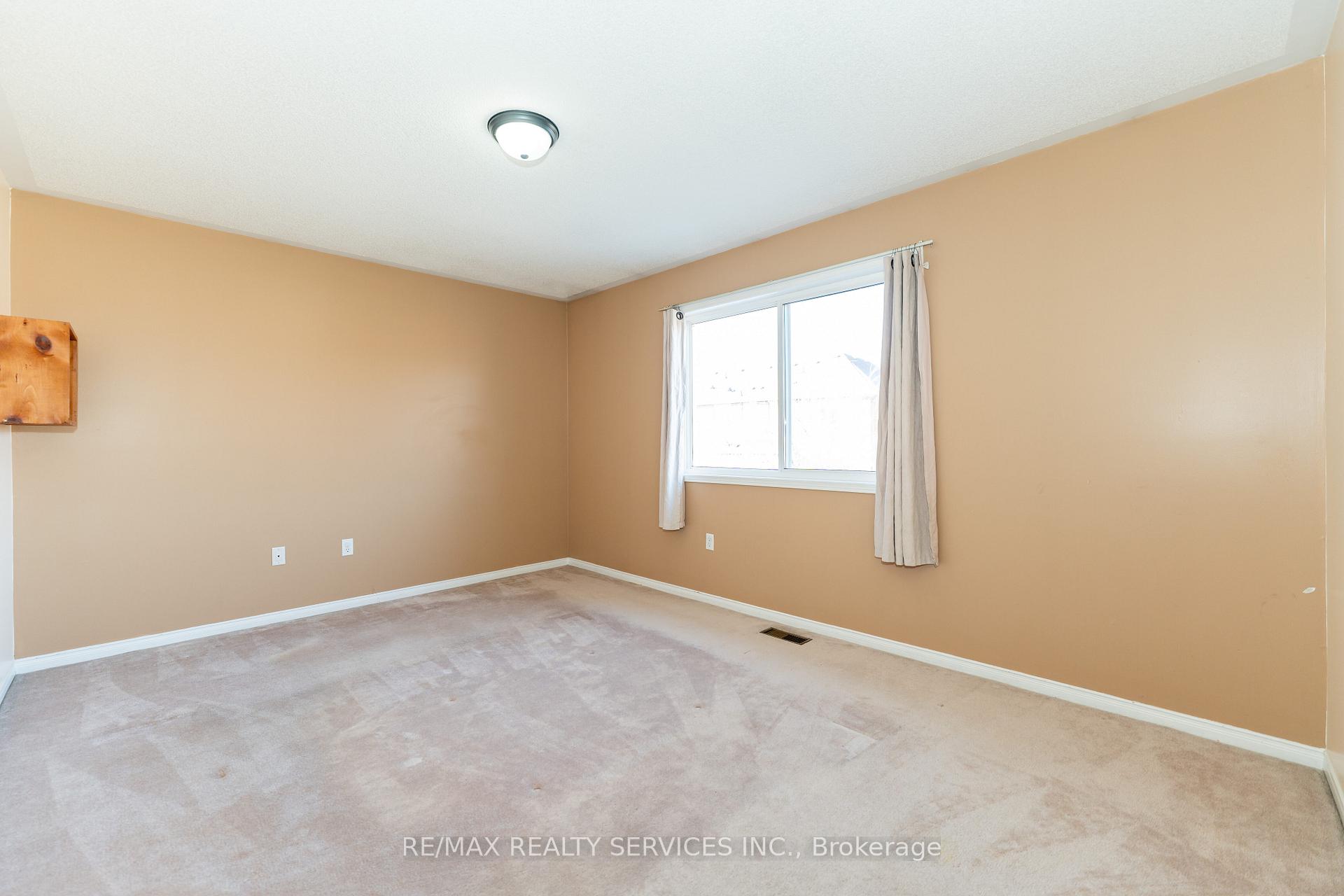Photo 25 of 975 kennedy Circle, Milton, Coates — HOMEH