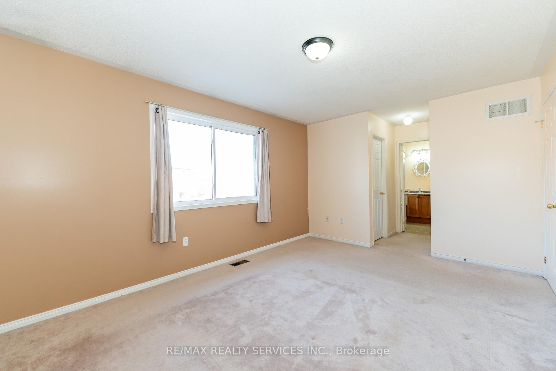 Photo 26 of 975 kennedy Circle, Milton, Coates — HOMEH