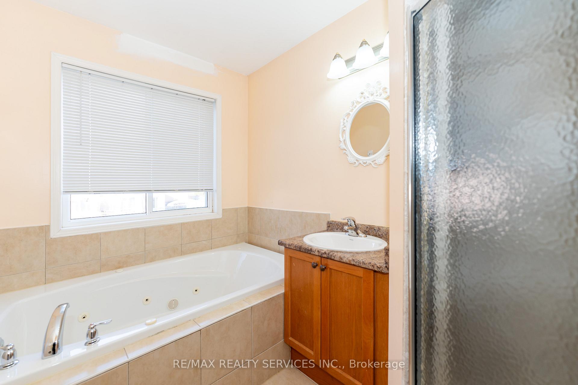 Photo 29 of 975 kennedy Circle, Milton, Coates — HOMEH