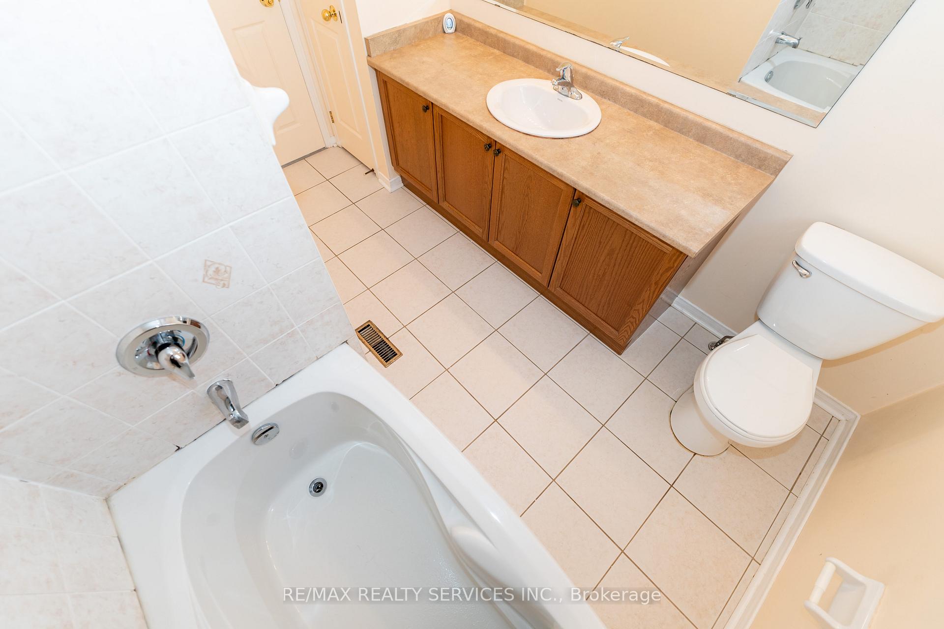 Photo 37 of 975 kennedy Circle, Milton, Coates — HOMEH