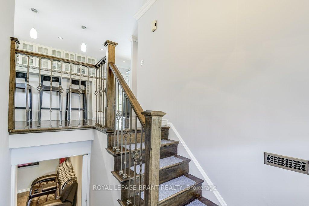 Photo 40 of 726 Applewood Crescent, Milton, Dorset Park — HOMEH