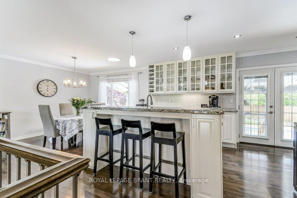 Photo 8 of 726 Applewood Crescent, Milton, Dorset Park — HOMEH
