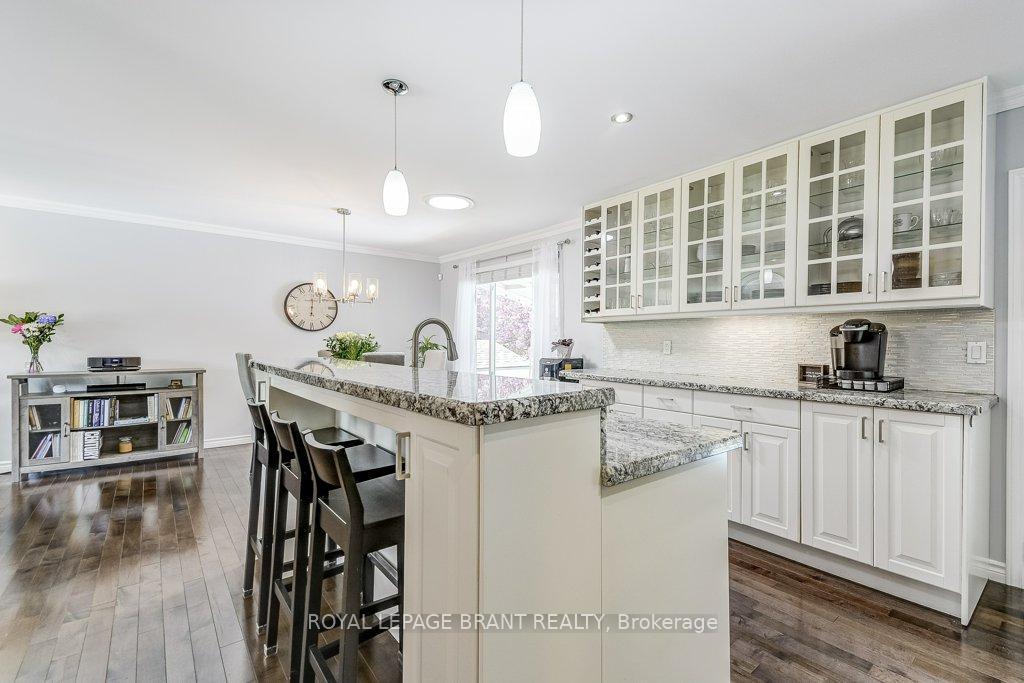 Photo 6 of 726 Applewood Crescent, Milton, Dorset Park — HOMEH
