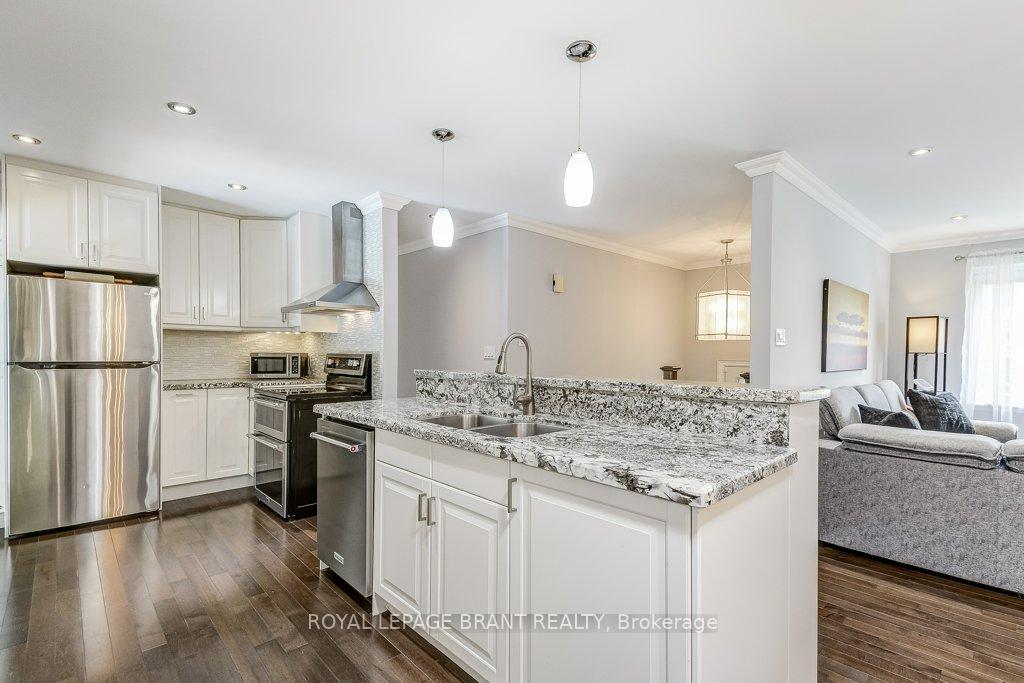 Photo 3 of 726 Applewood Crescent, Milton, Dorset Park — HOMEH