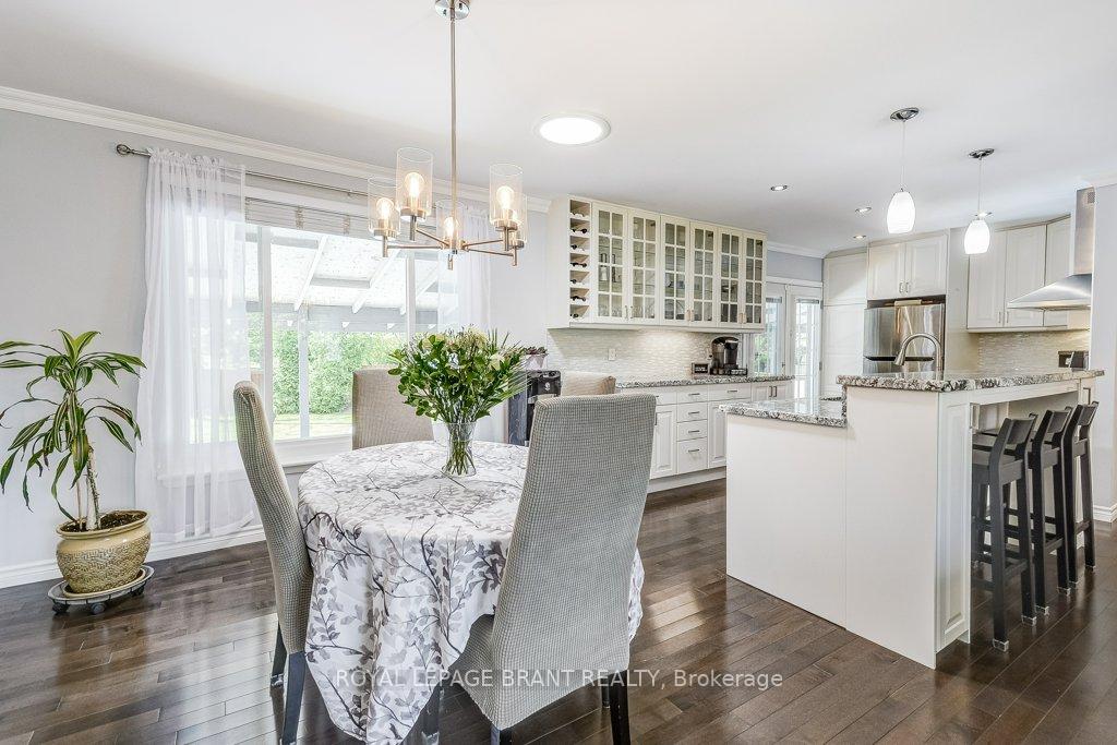 Photo 12 of 726 Applewood Crescent, Milton, Dorset Park — HOMEH