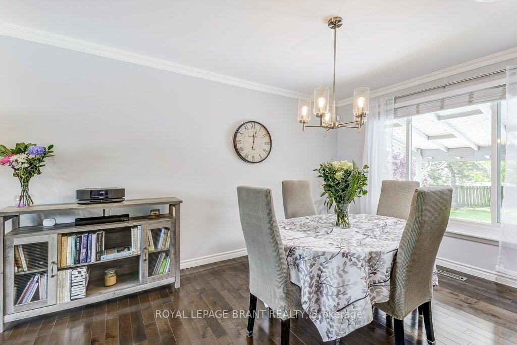 Photo 11 of 726 Applewood Crescent, Milton, Dorset Park — HOMEH