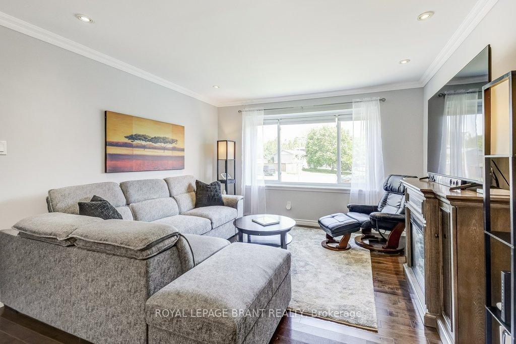 Photo 5 of 726 Applewood Crescent, Milton, Dorset Park — HOMEH
