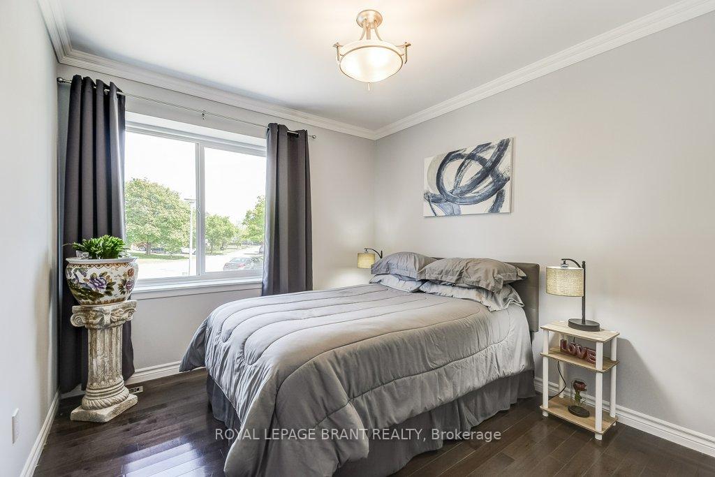 Photo 7 of 726 Applewood Crescent, Milton, Dorset Park — HOMEH