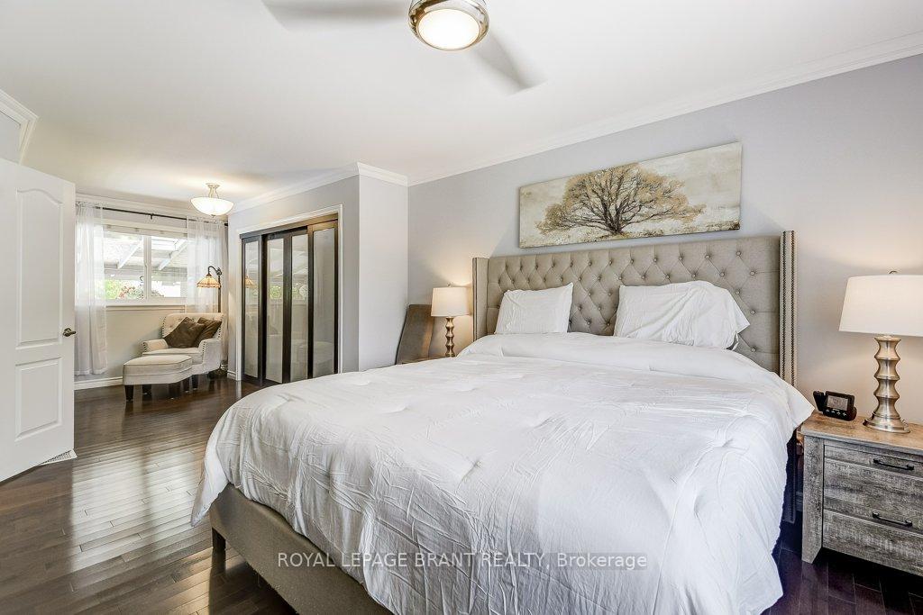 Photo 14 of 726 Applewood Crescent, Milton, Dorset Park — HOMEH