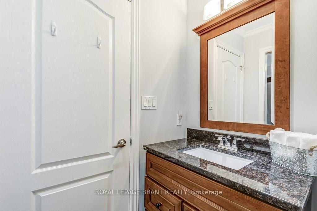 Photo 4 of 726 Applewood Crescent, Milton, Dorset Park — HOMEH