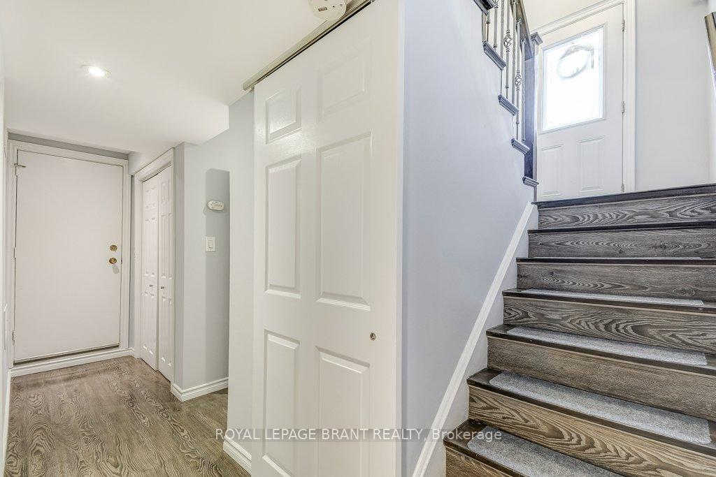 Photo 17 of 726 Applewood Crescent, Milton, Dorset Park — HOMEH