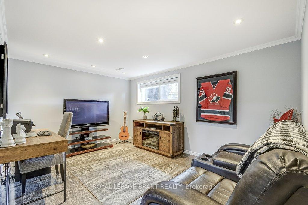Photo 21 of 726 Applewood Crescent, Milton, Dorset Park — HOMEH