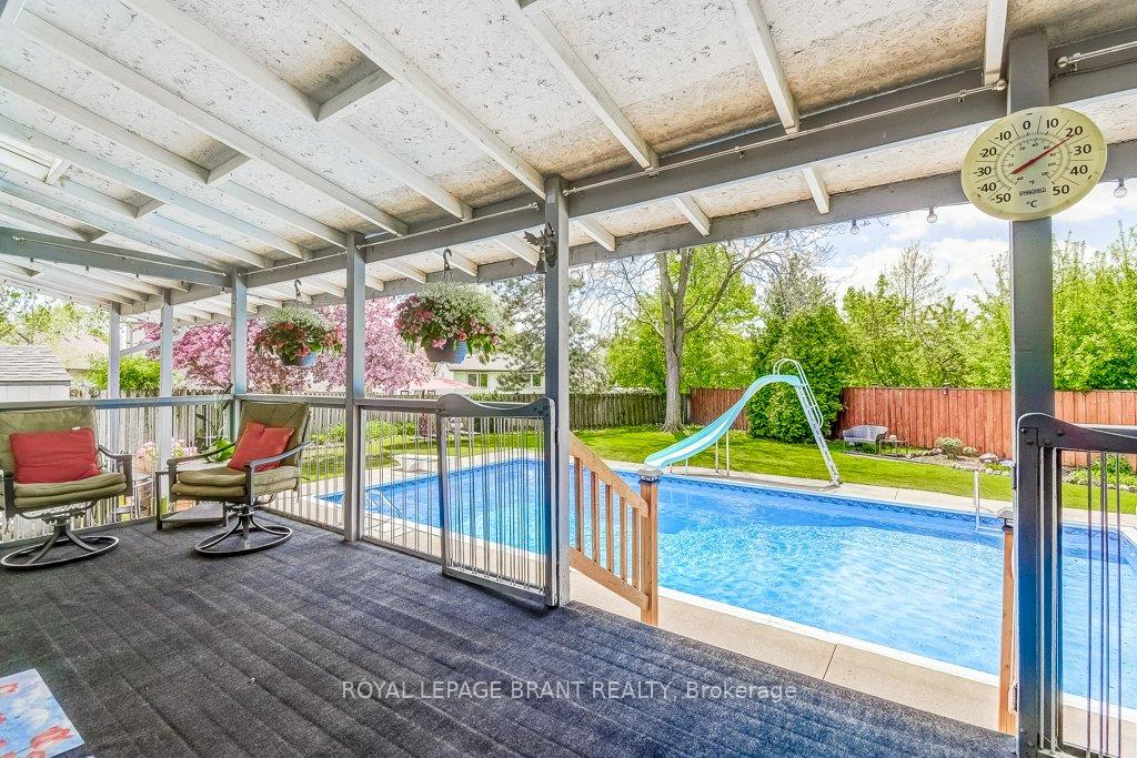 Photo 18 of 726 Applewood Crescent, Milton, Dorset Park — HOMEH