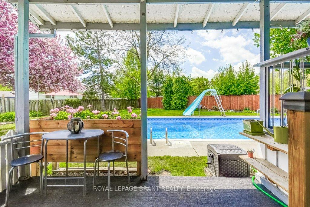 Photo 25 of 726 Applewood Crescent, Milton, Dorset Park — HOMEH
