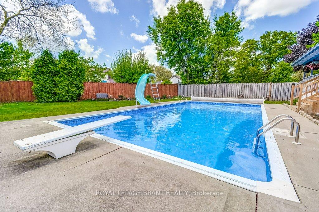 Photo 37 of 726 Applewood Crescent, Milton, Dorset Park — HOMEH