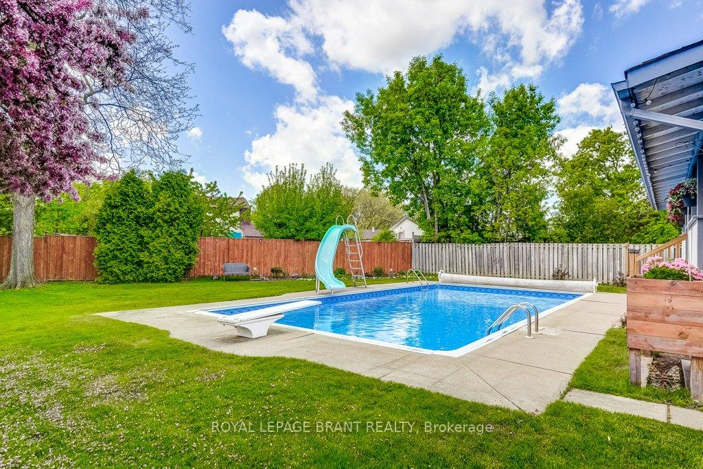 Photo 36 of 726 Applewood Crescent, Milton, Dorset Park — HOMEH