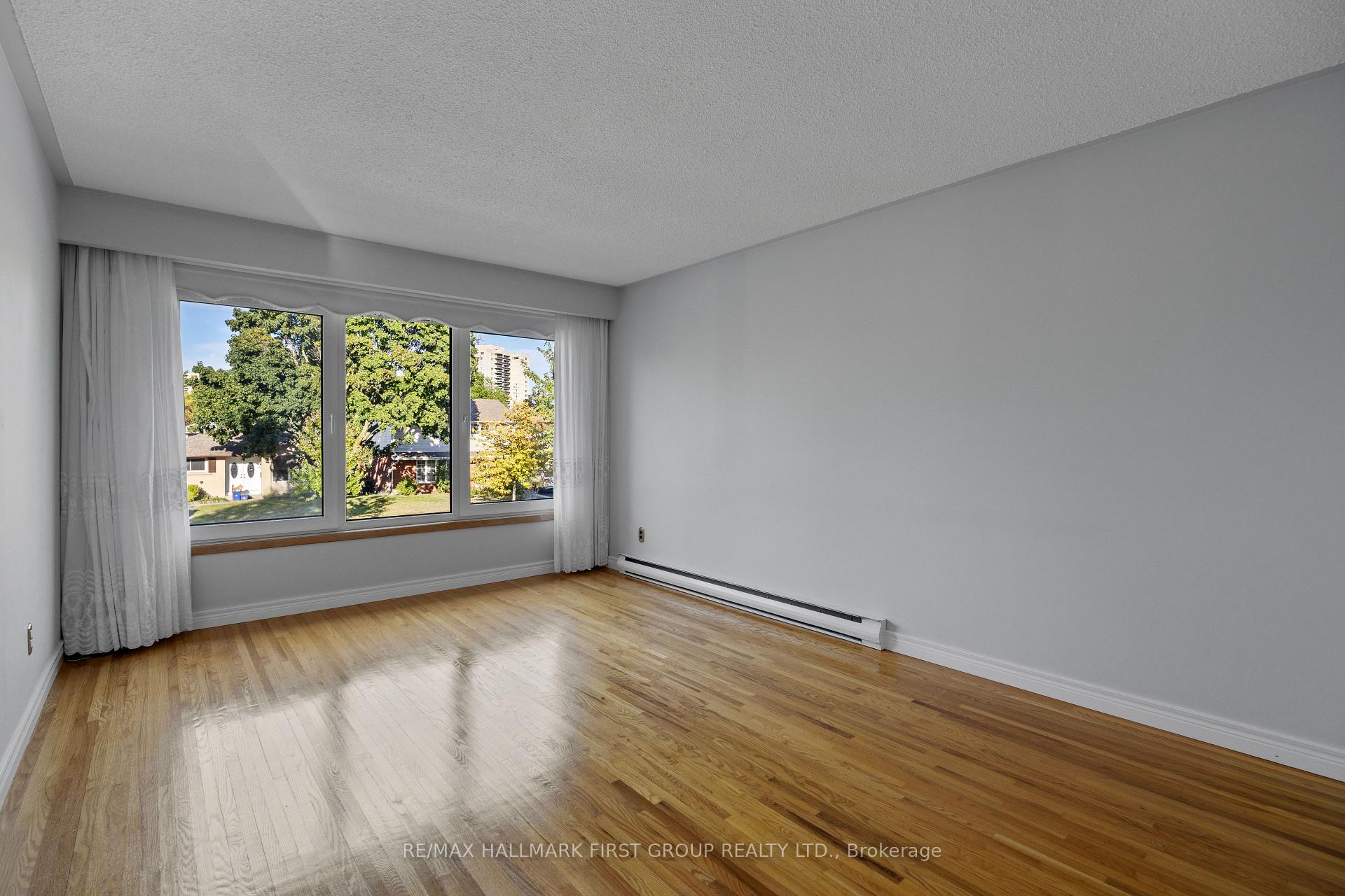 Photo 13 of 746 Central Park Boulevard N, Oshawa, Centennial — HOMEH