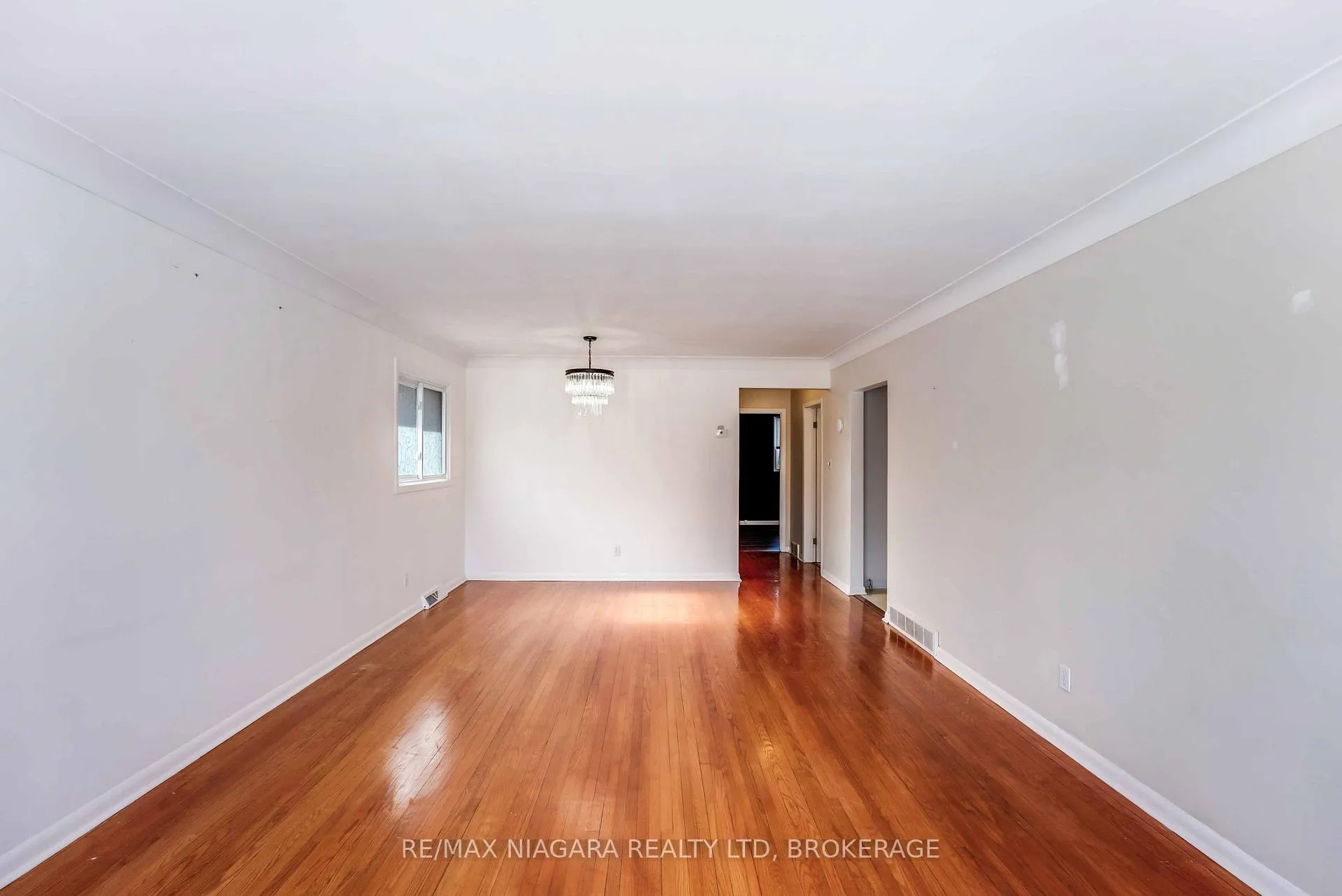 Photo 3 of Unit Main level, 144 Elm Street, Port Colborne, Sugarloaf — HOMEH