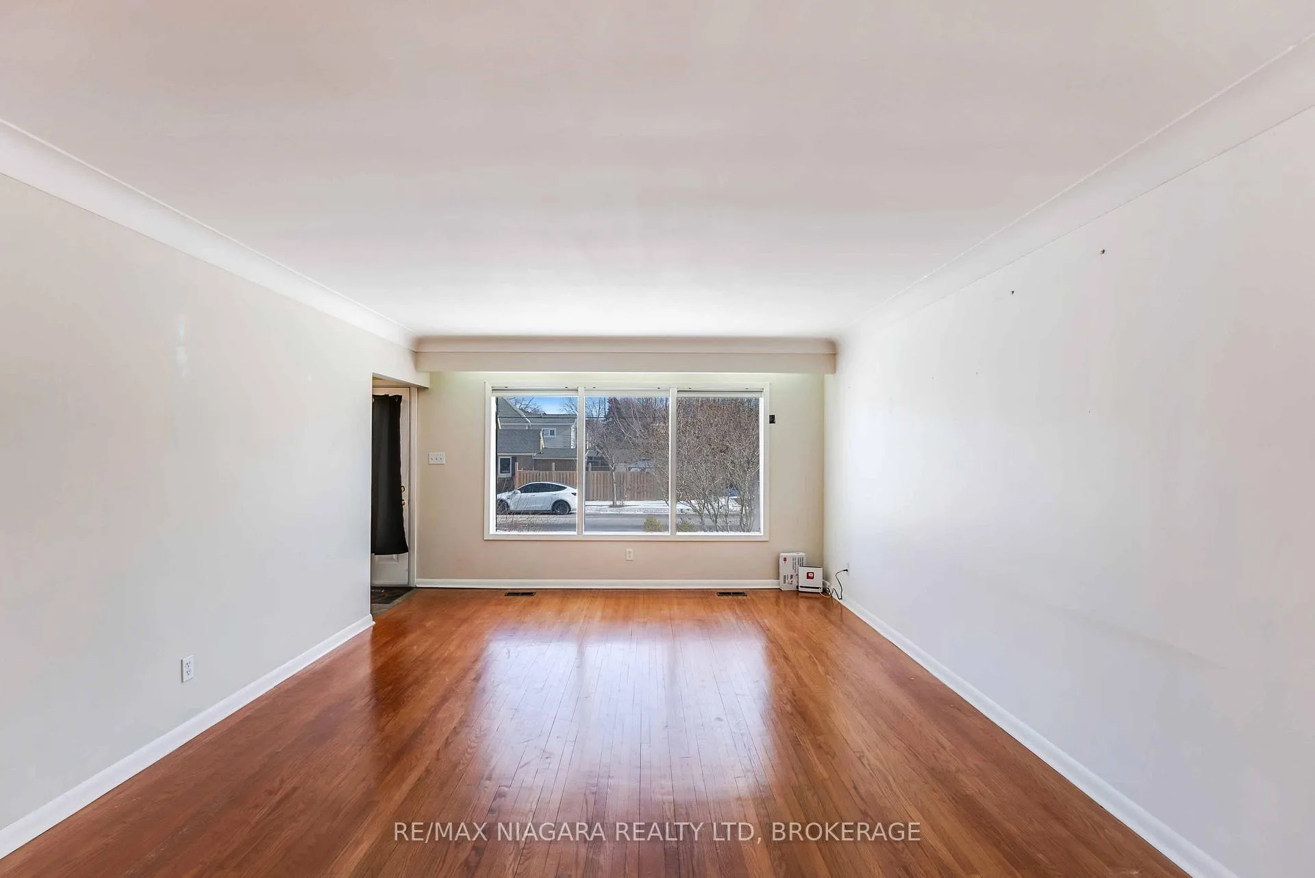 Photo 4 of Unit Main level, 144 Elm Street, Port Colborne, Sugarloaf — HOMEH