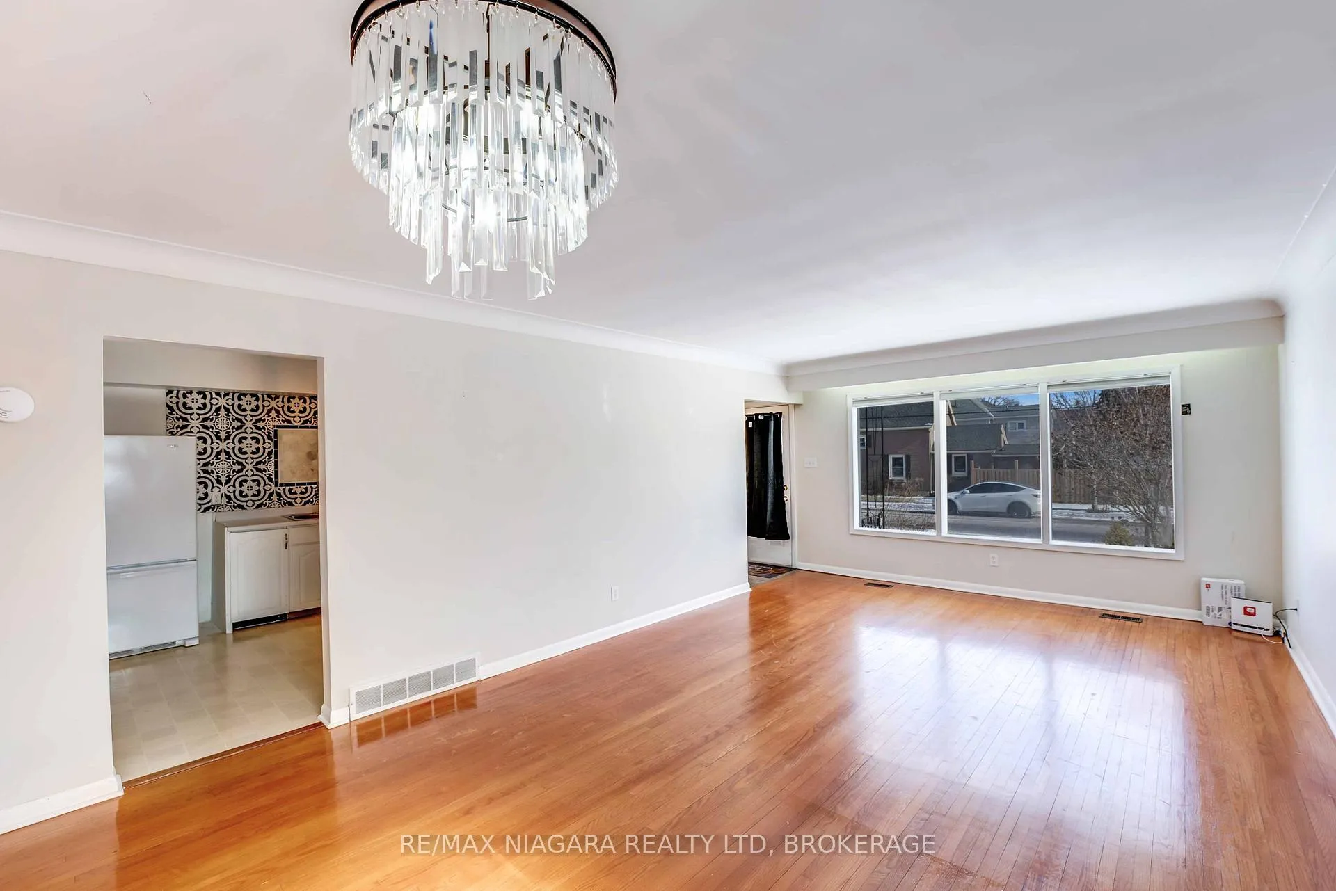 Photo 5 of Unit Main level, 144 Elm Street, Port Colborne, Sugarloaf — HOMEH