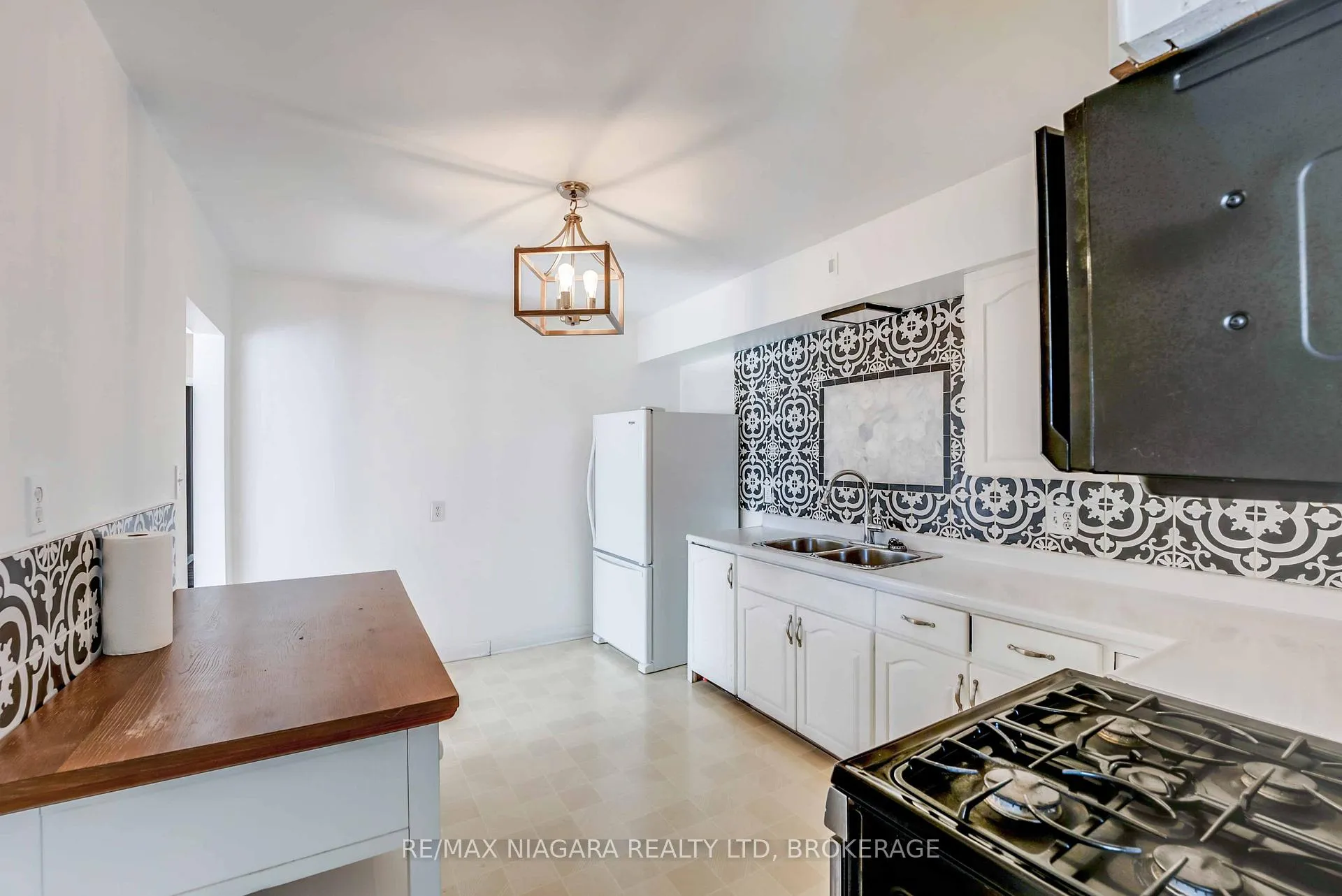 Photo 6 of Unit Main level, 144 Elm Street, Port Colborne, Sugarloaf — HOMEH