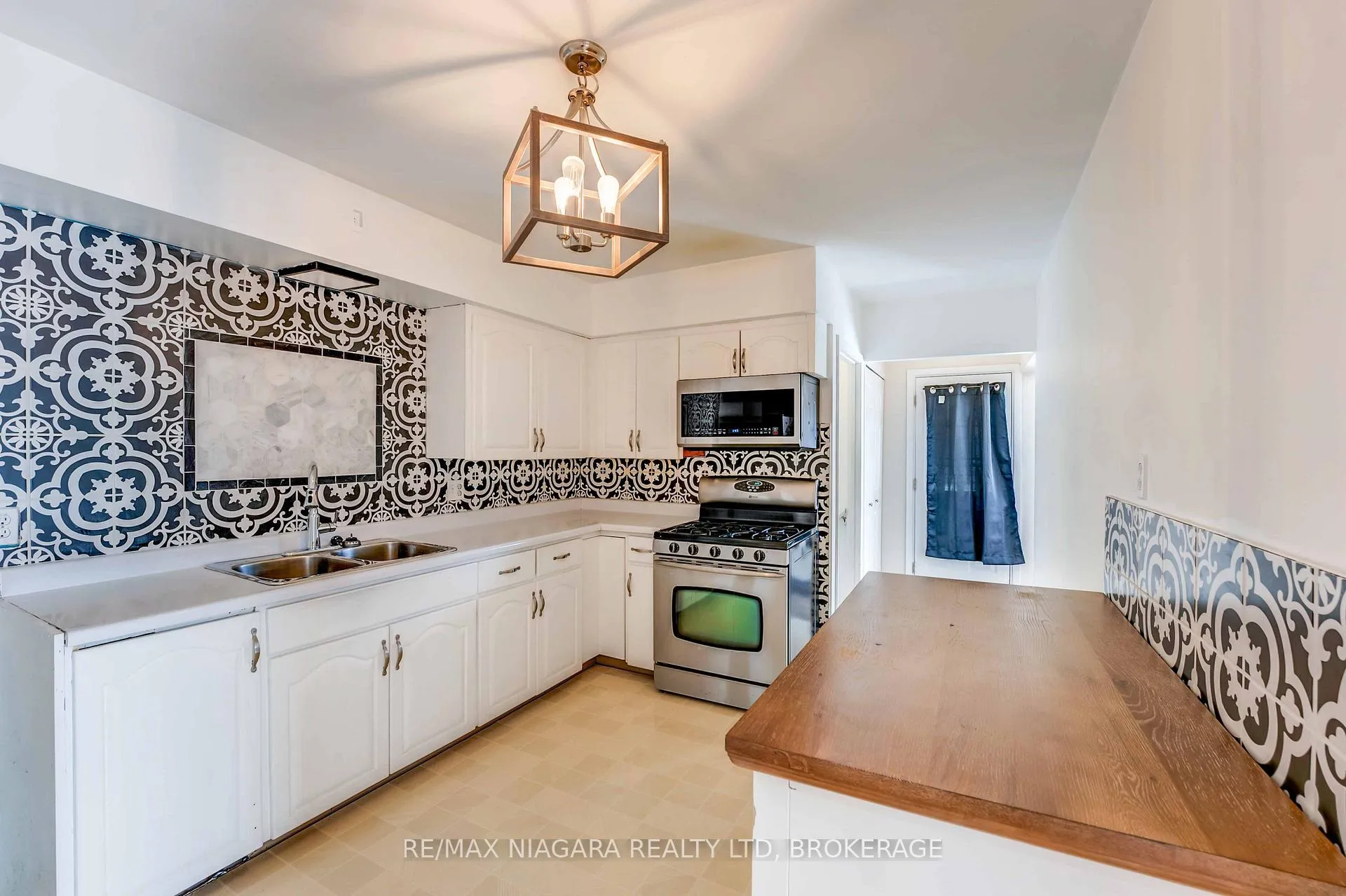 Photo 7 of Unit Main level, 144 Elm Street, Port Colborne, Sugarloaf — HOMEH