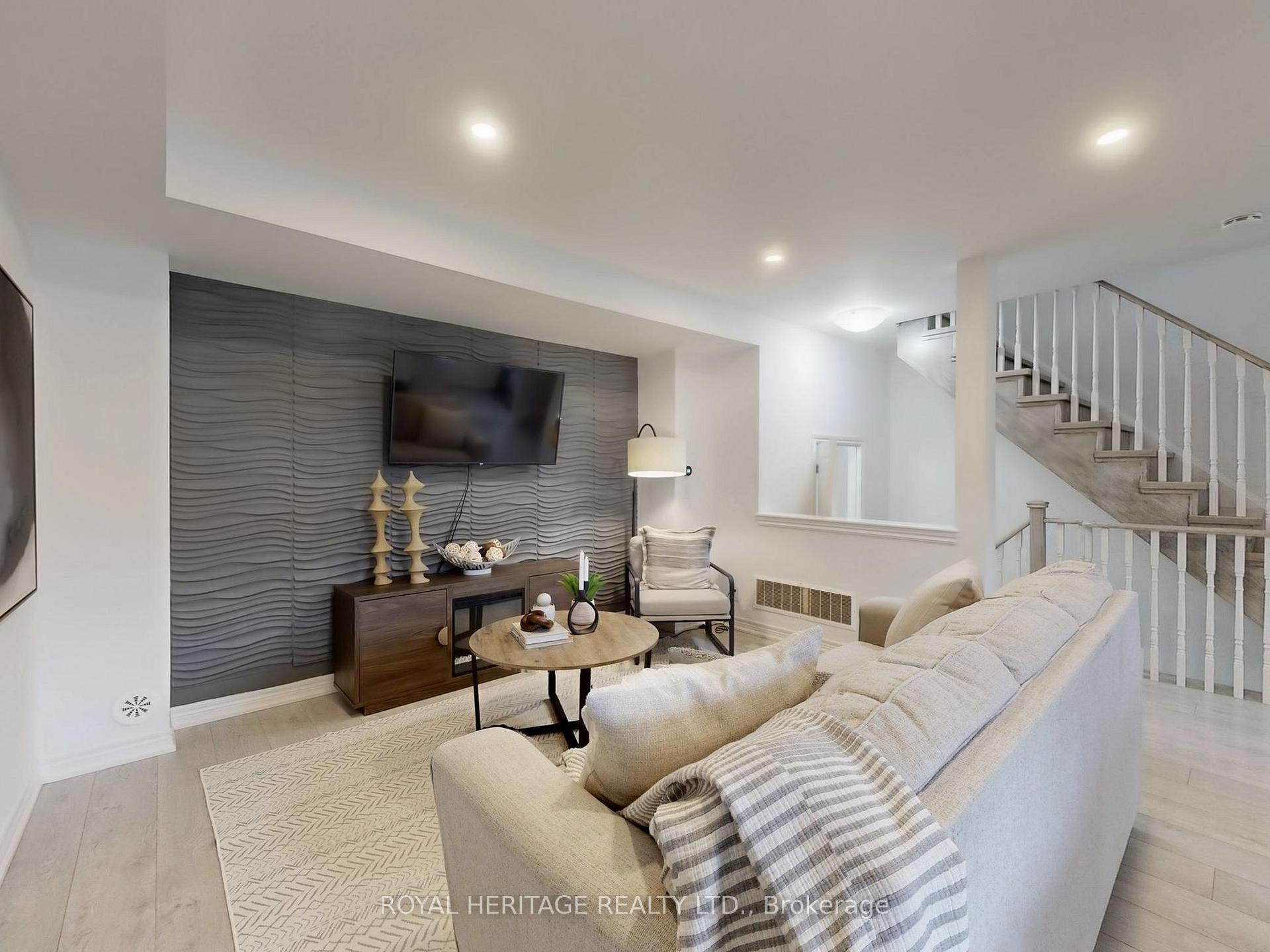 Photo 5 of 91 Tabaret Crescent, Oshawa, Windfields — HOMEH