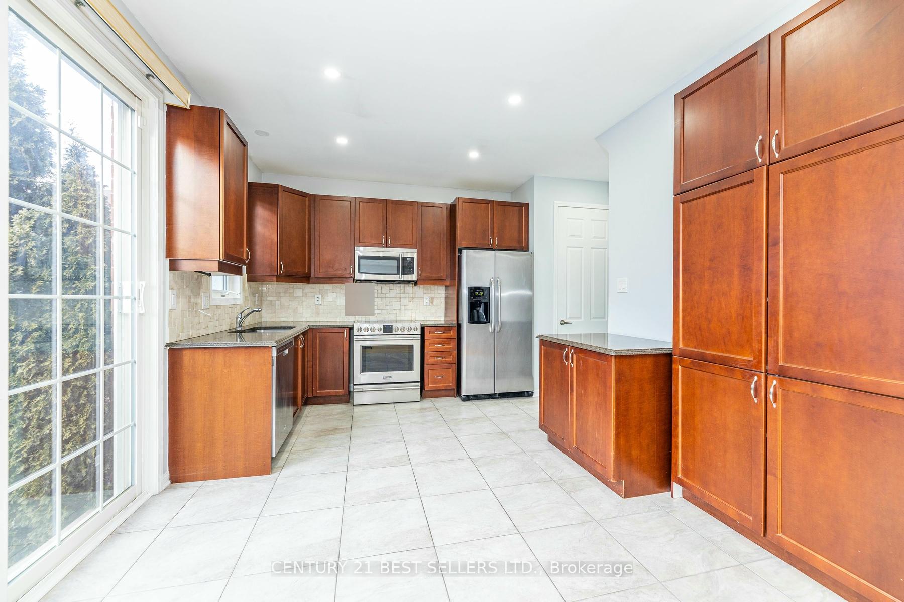 Photo 11 of 436 Tyrone Crescent, Milton, Willmott — HOMEH
