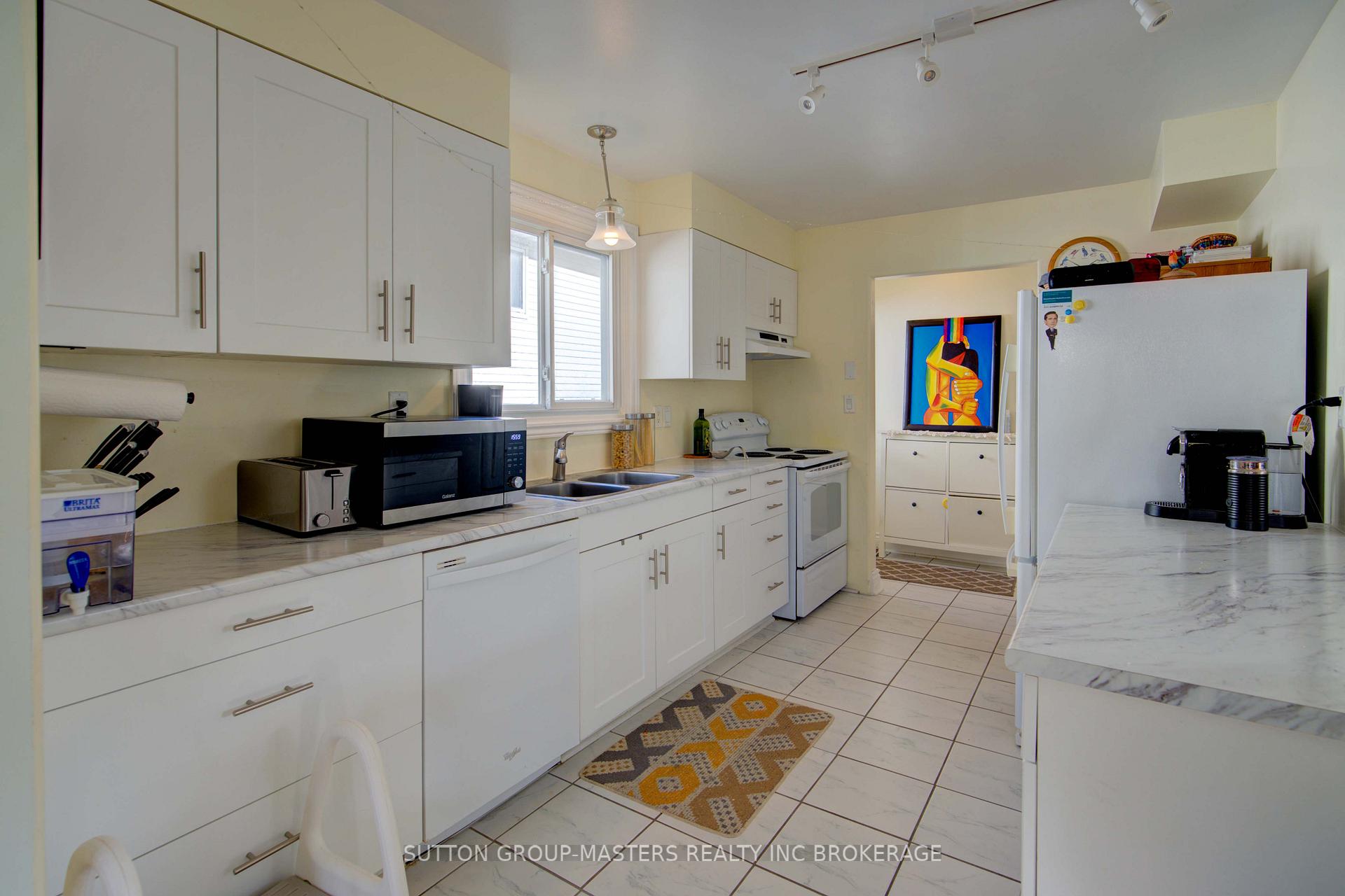 Photo 4 of 1097 Pinewood Place, Kingston, City Northwest — HOMEH