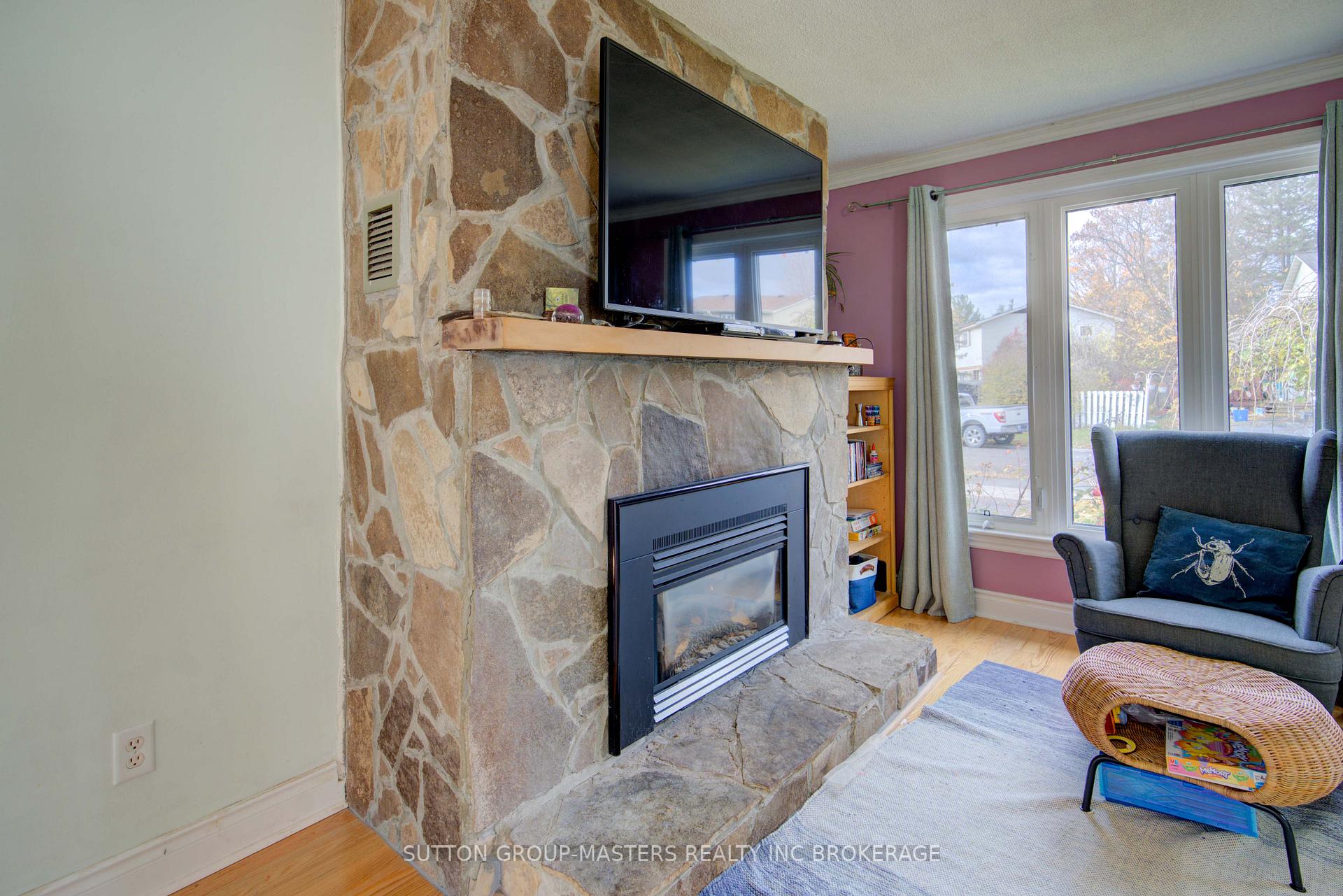 Photo 11 of 1097 Pinewood Place, Kingston, City Northwest — HOMEH