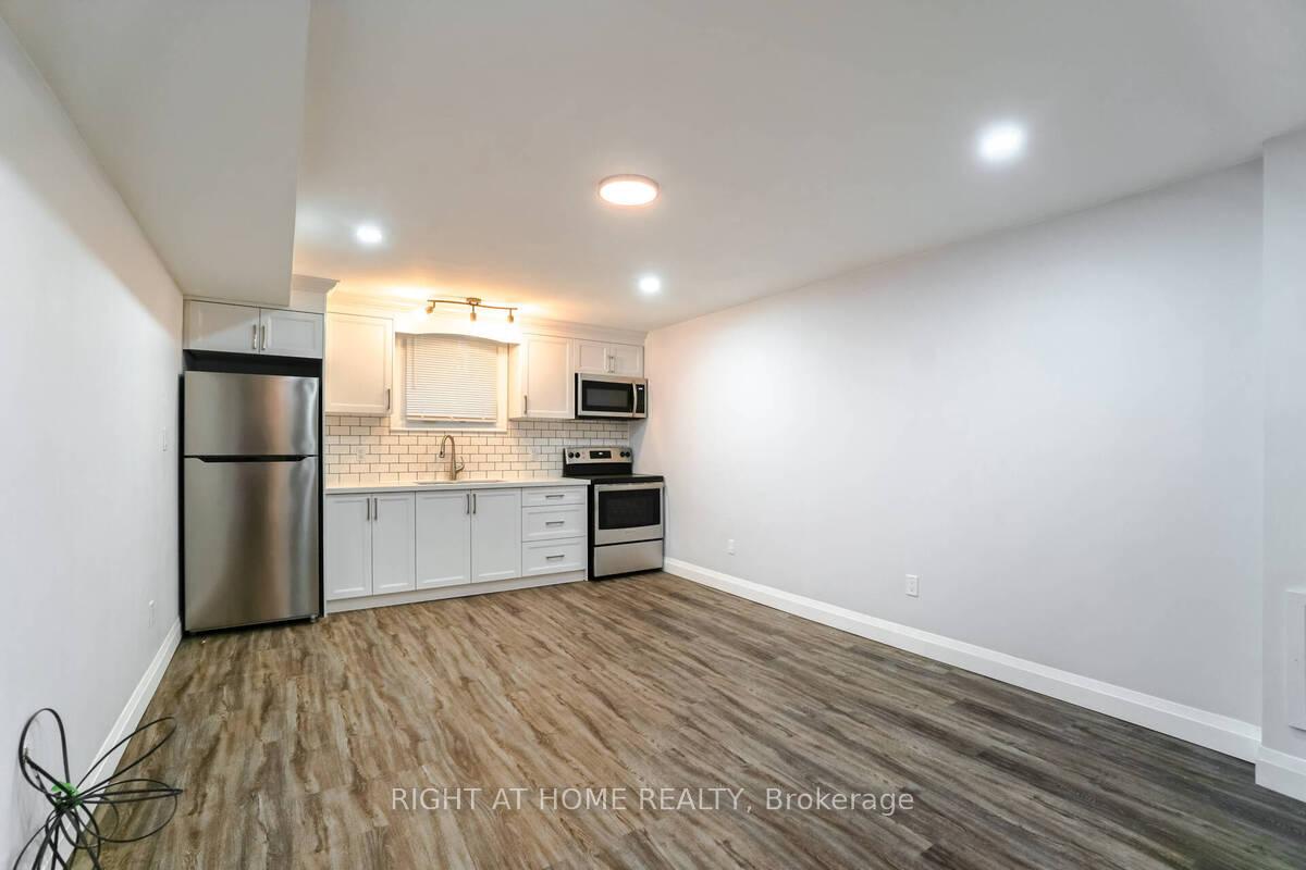 Photo 3 of Unit Unit 3, 865 Simcoe Street S, Oshawa, Lakeview — HOMEH
