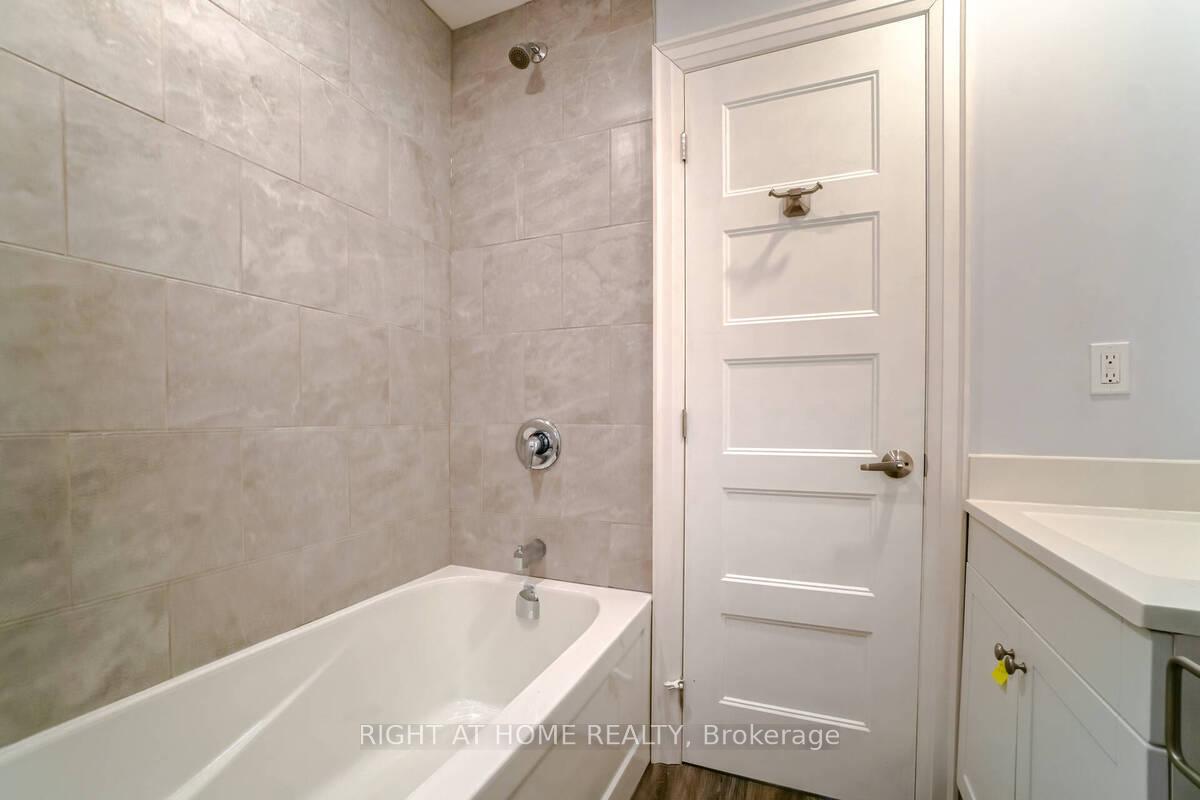 Photo 9 of Unit Unit 3, 865 Simcoe Street S, Oshawa, Lakeview — HOMEH