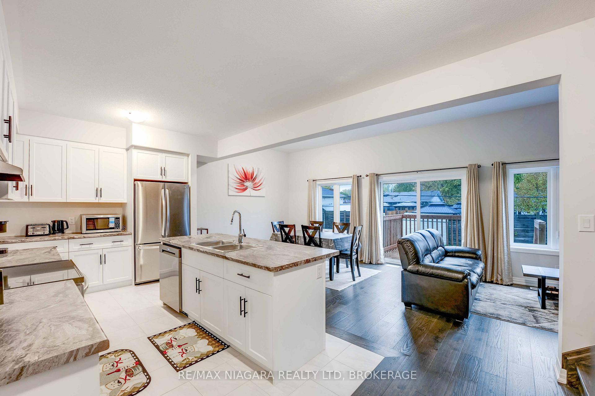Photo 6 of 90 Hillcrest Road, Port Colborne, Main Street — HOMEH