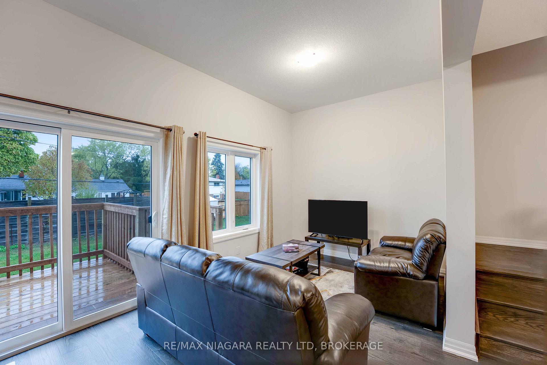 Photo 9 of 90 Hillcrest Road, Port Colborne, Main Street — HOMEH